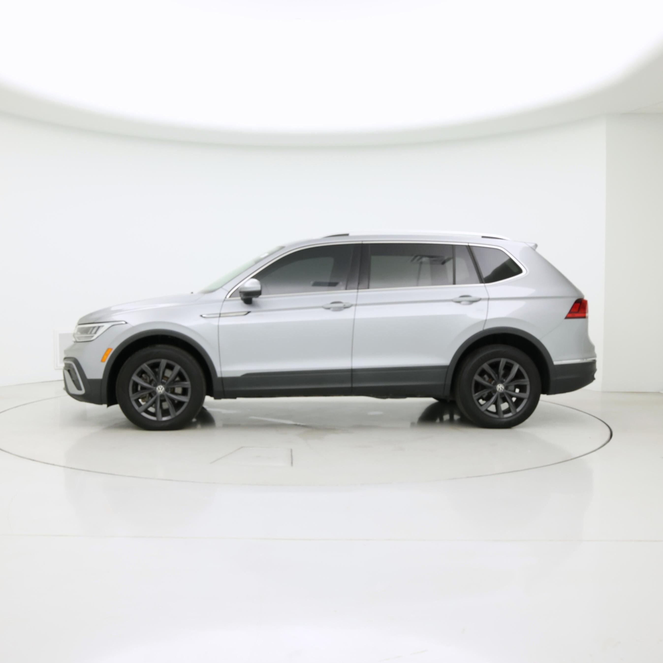 Thumbnail: 2022 Volkswagen Tiguan - 3