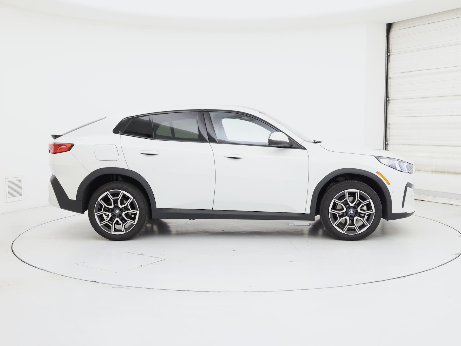 2025 BMW X2 28i - Photo 8