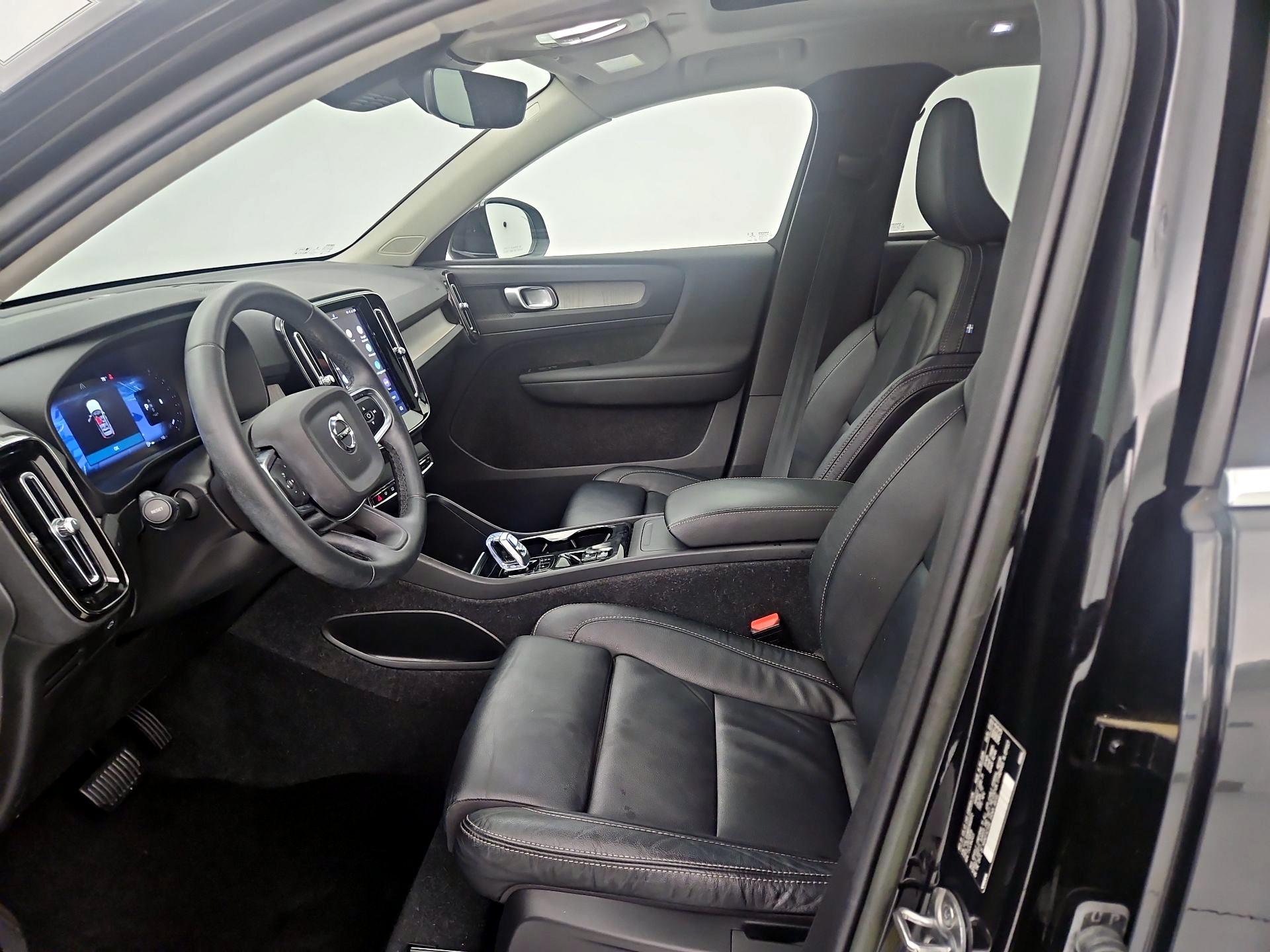 Thumbnail: 2023 Volvo XC40 - 11