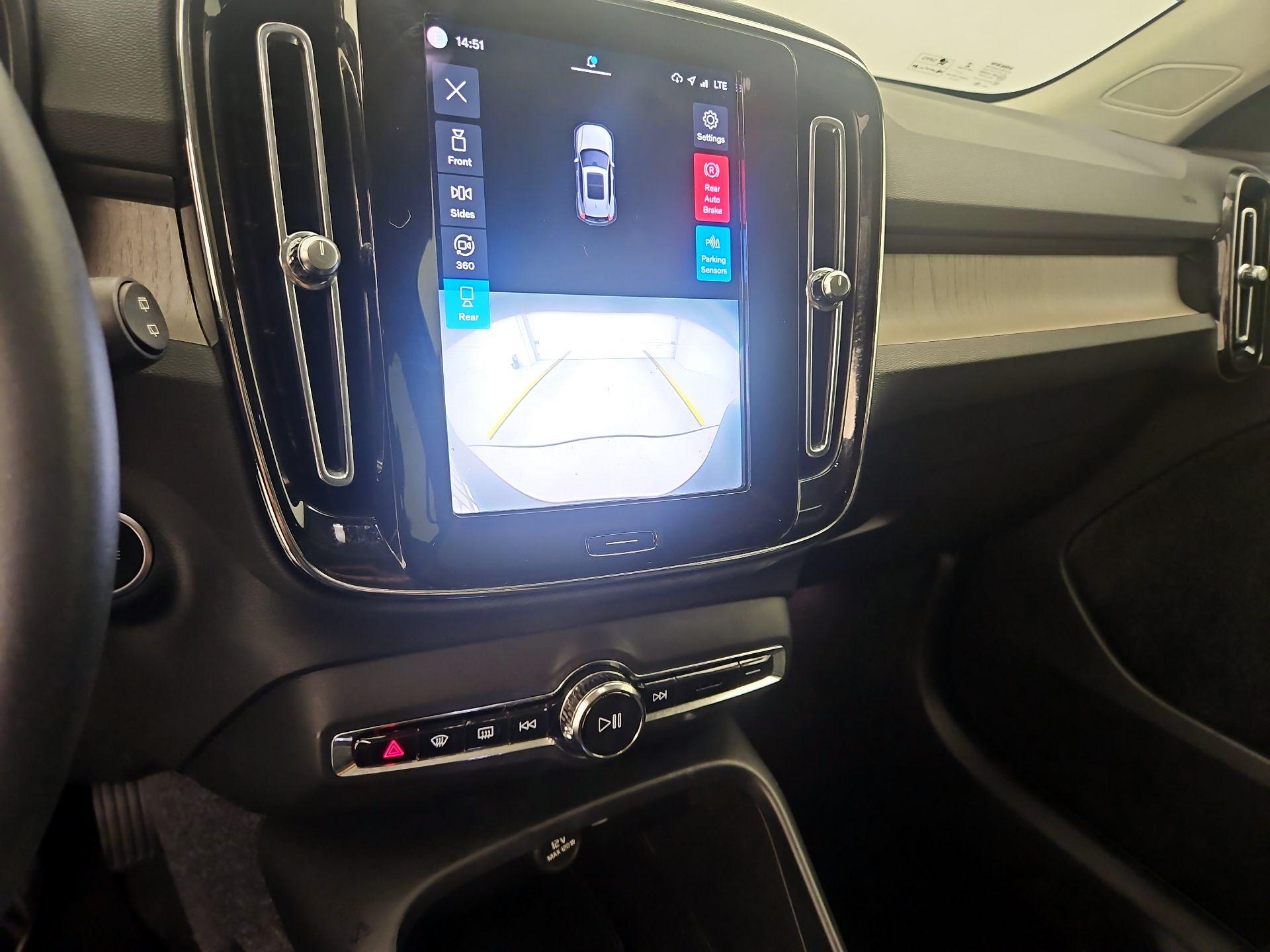 Thumbnail: 2023 Volvo XC40 - 14