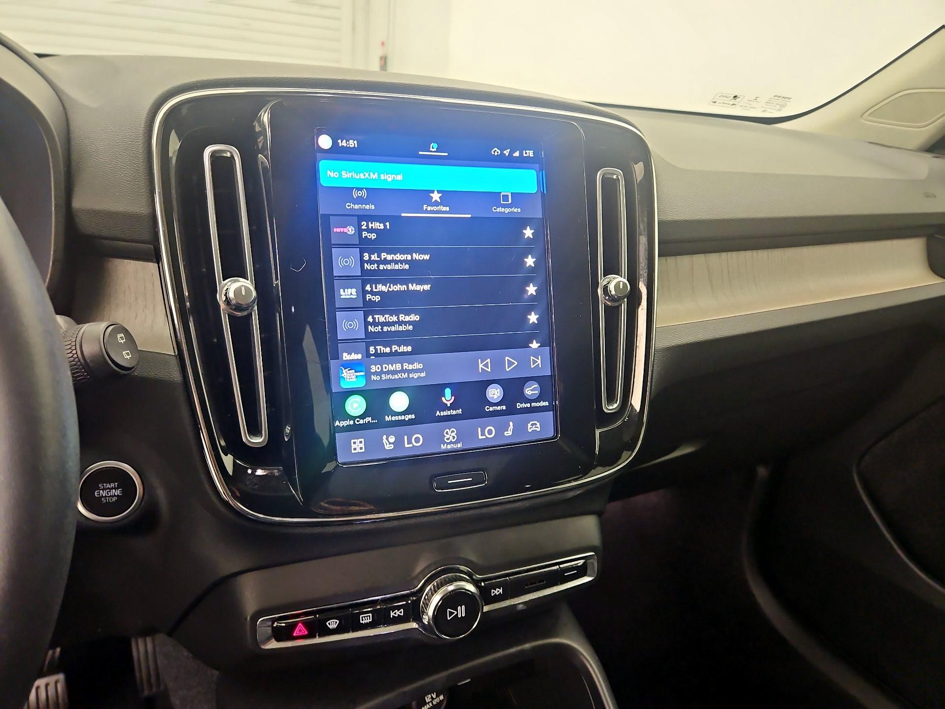 Thumbnail: 2023 Volvo XC40 - 15