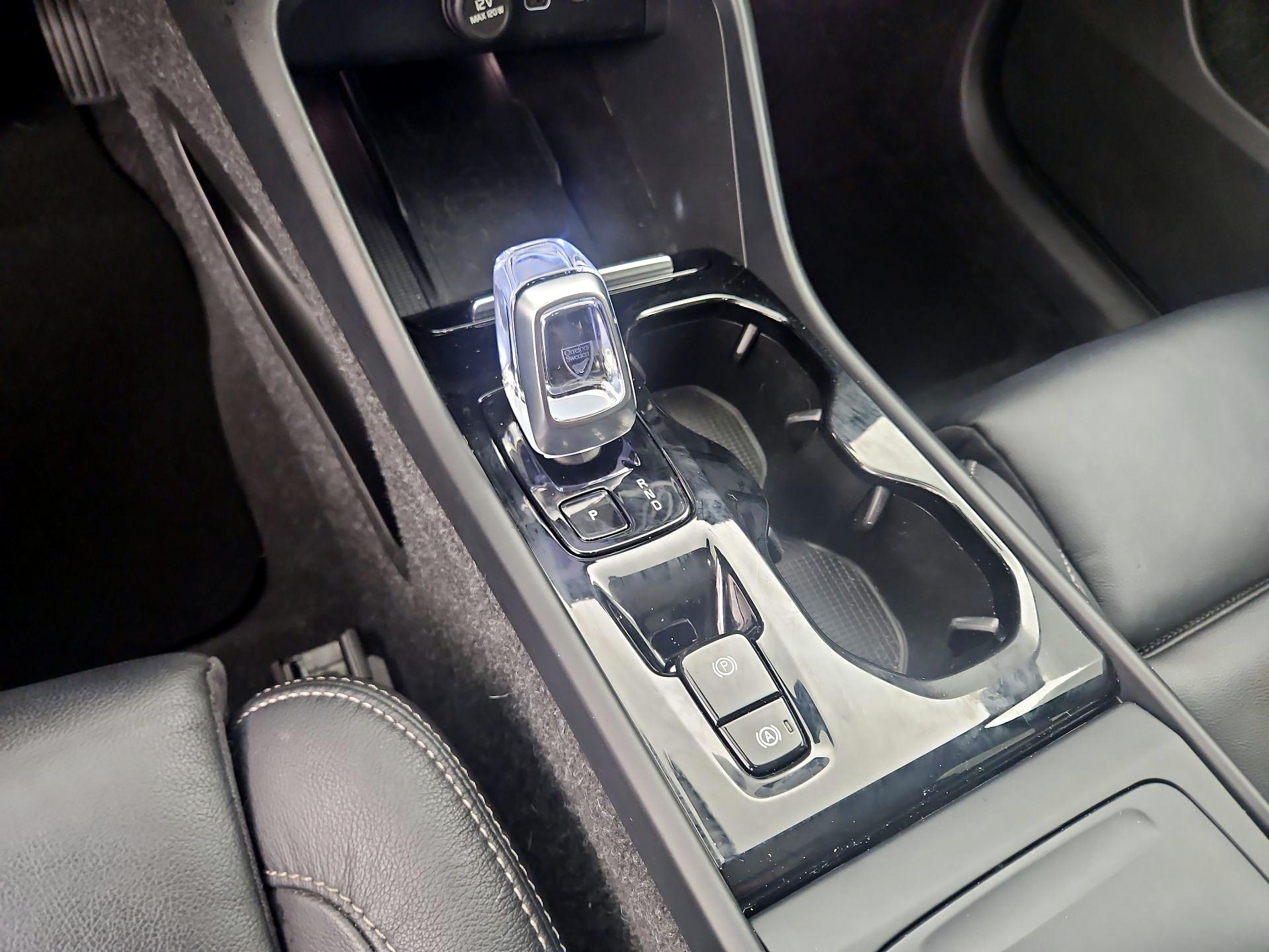 Thumbnail: 2023 Volvo XC40 - 17