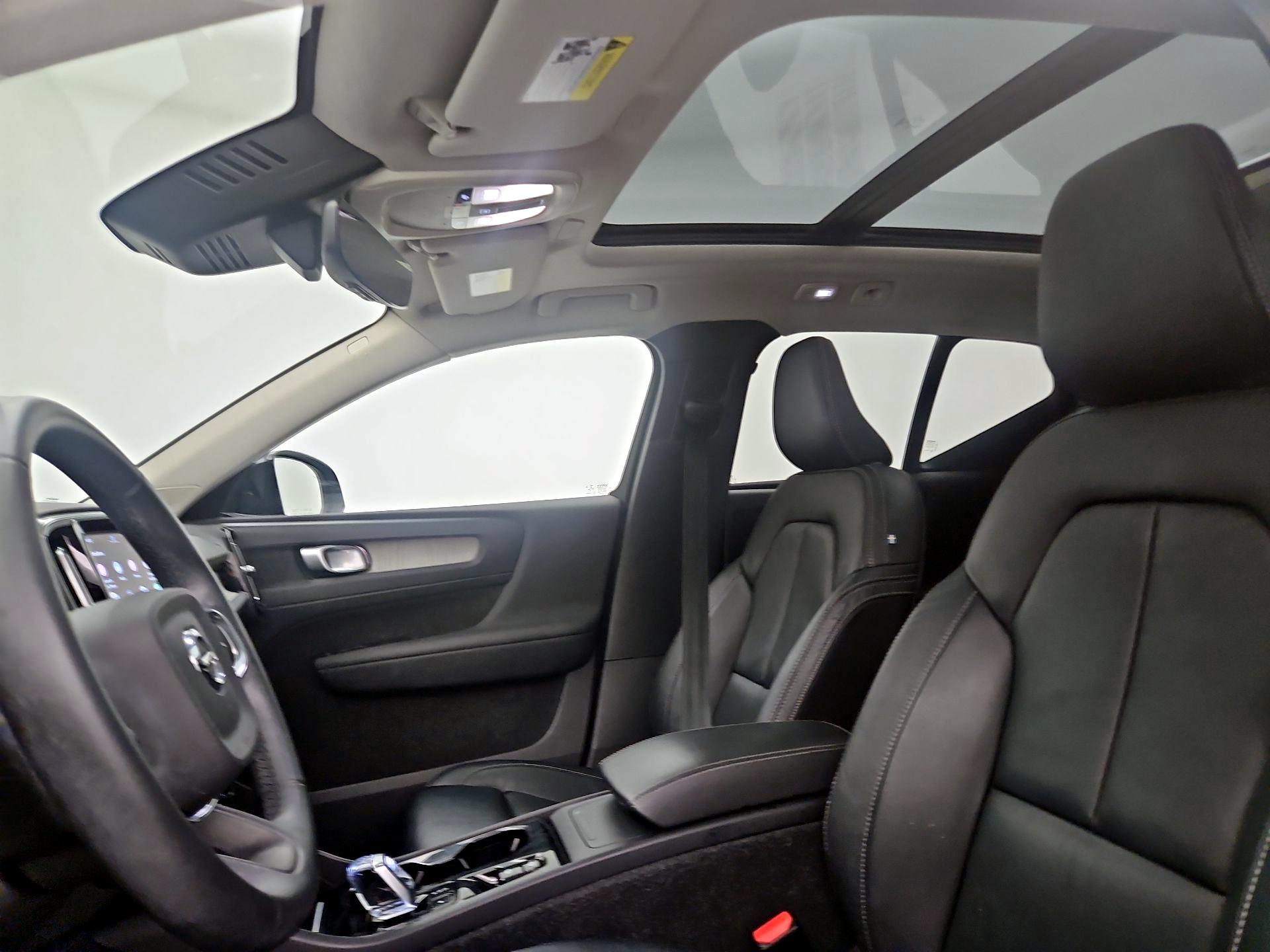 Thumbnail: 2023 Volvo XC40 - 19