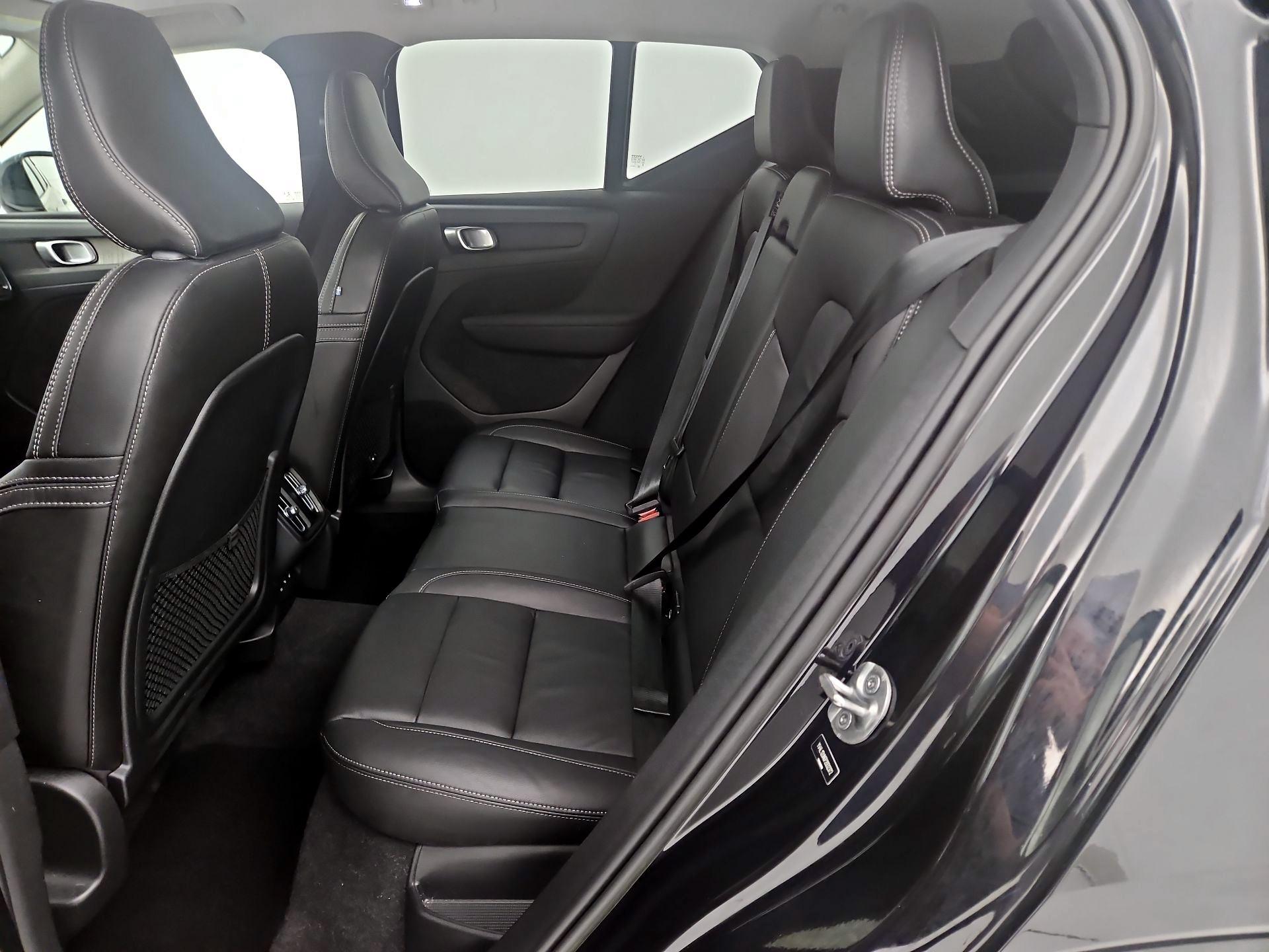 Thumbnail: 2023 Volvo XC40 - 20