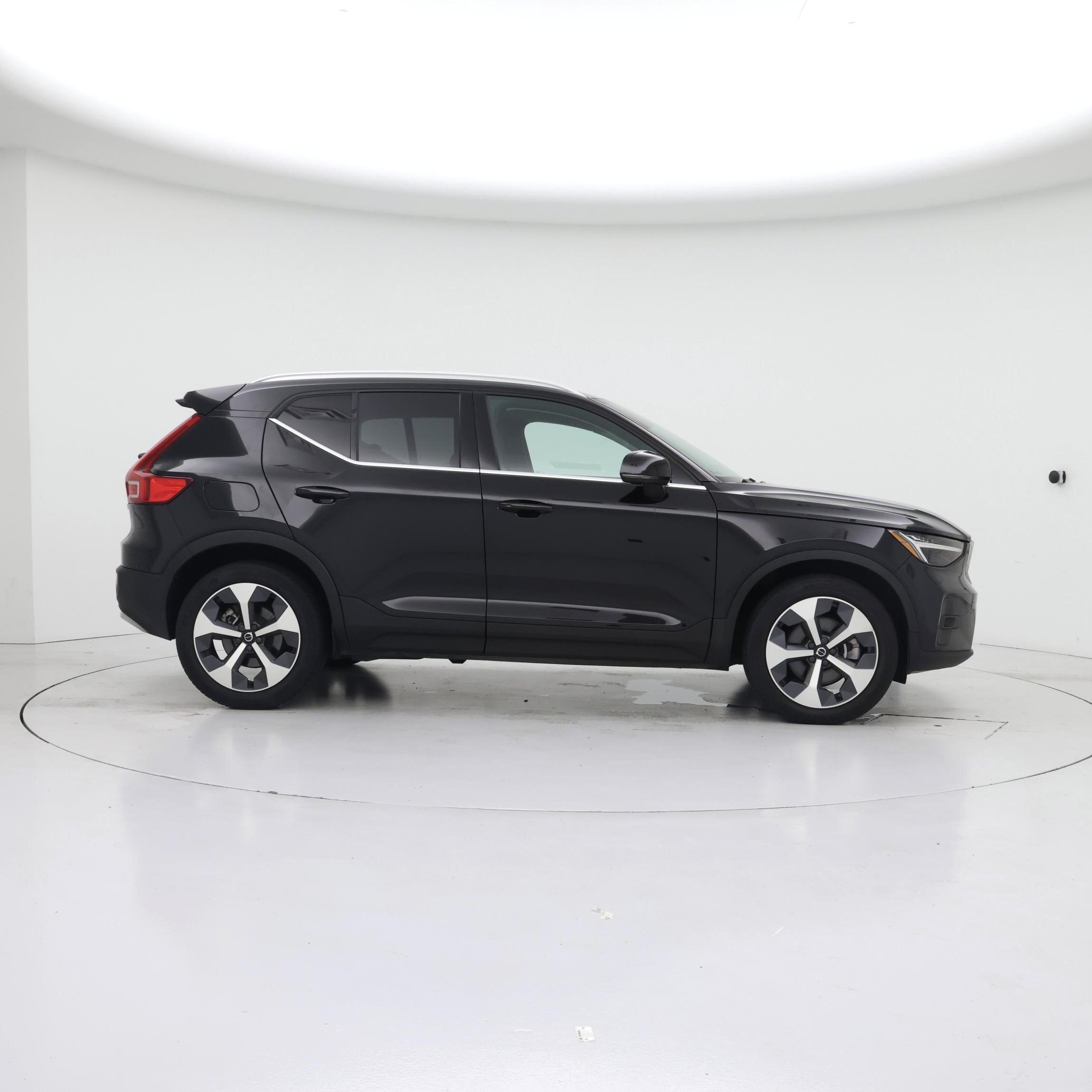 Thumbnail: 2023 Volvo XC40 - 7