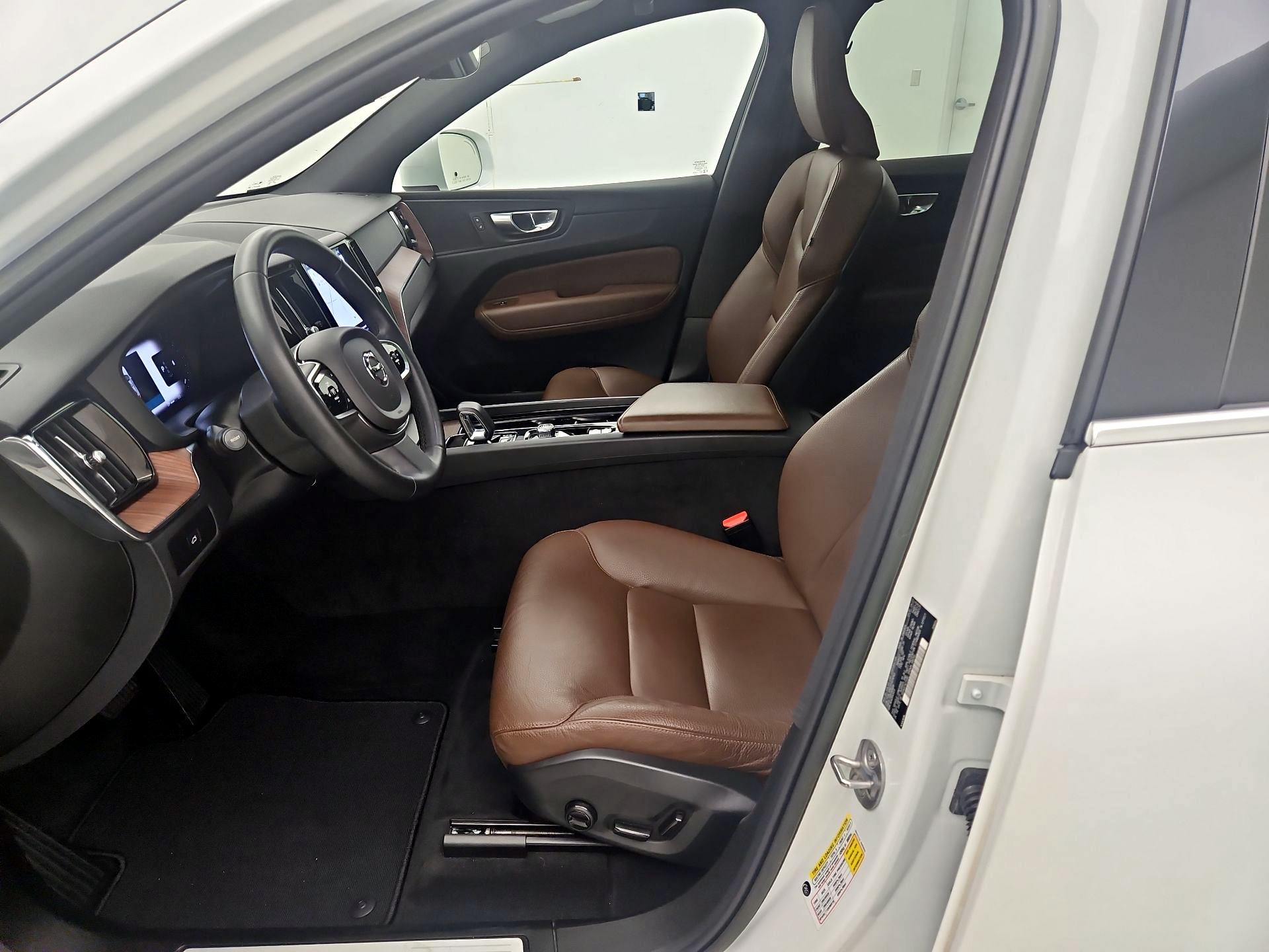 Thumbnail: 2023 Volvo XC60 - 11