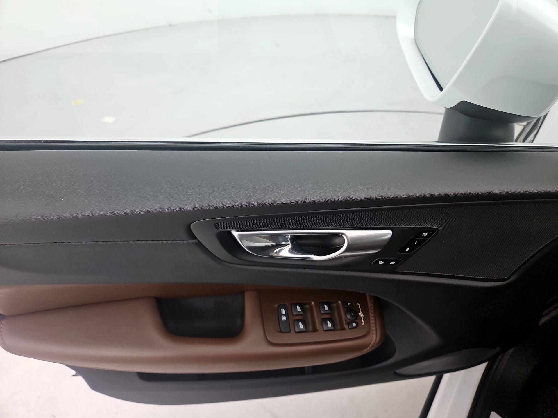 Thumbnail: 2023 Volvo XC60 - 12
