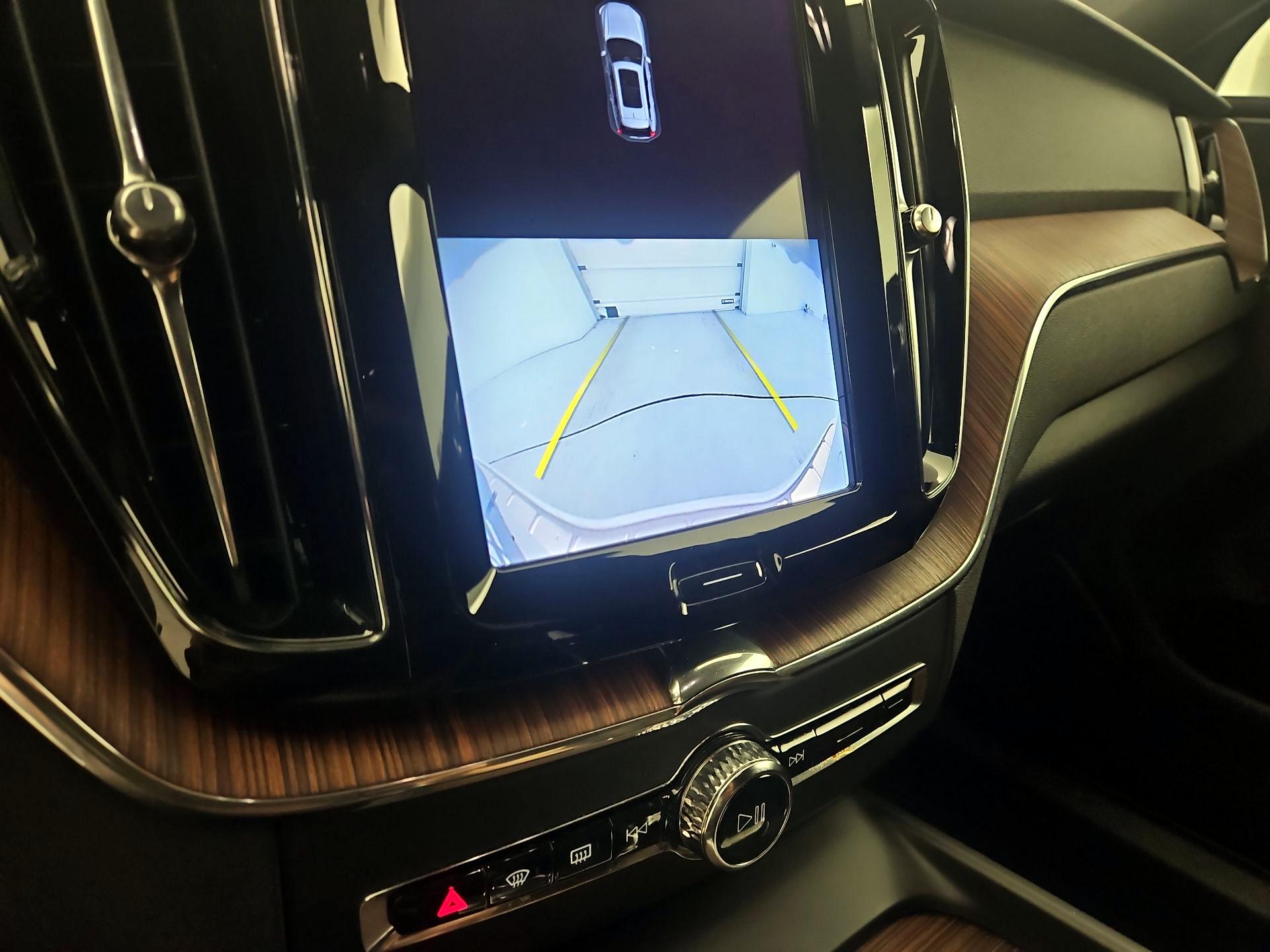 Thumbnail: 2023 Volvo XC60 - 15