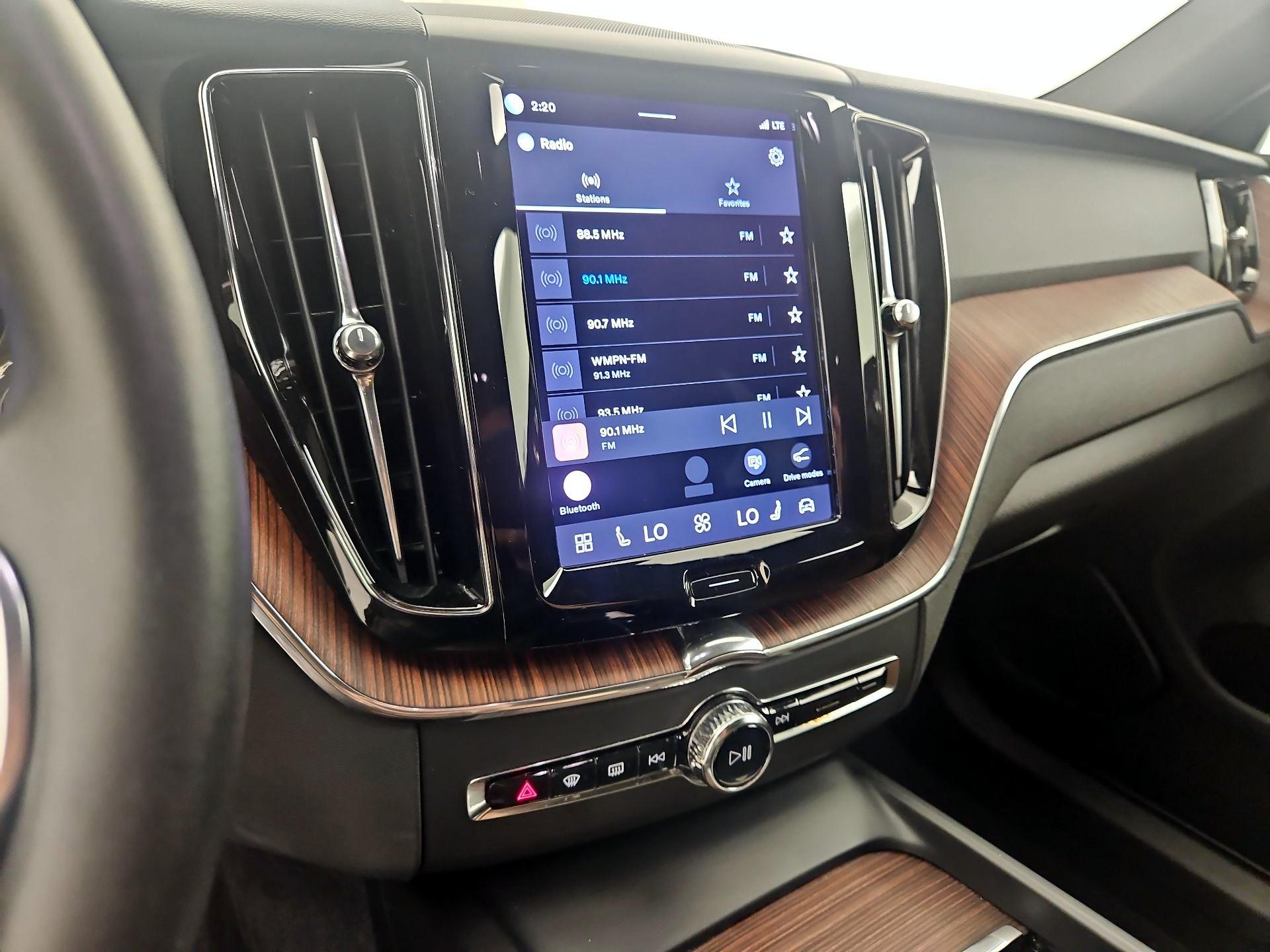 Thumbnail: 2023 Volvo XC60 - 16