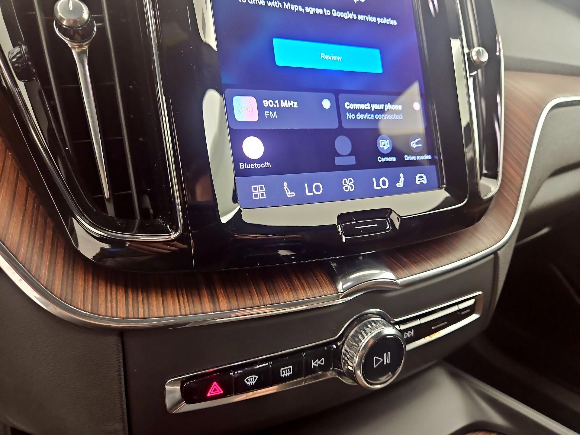 Thumbnail: 2023 Volvo XC60 - 17