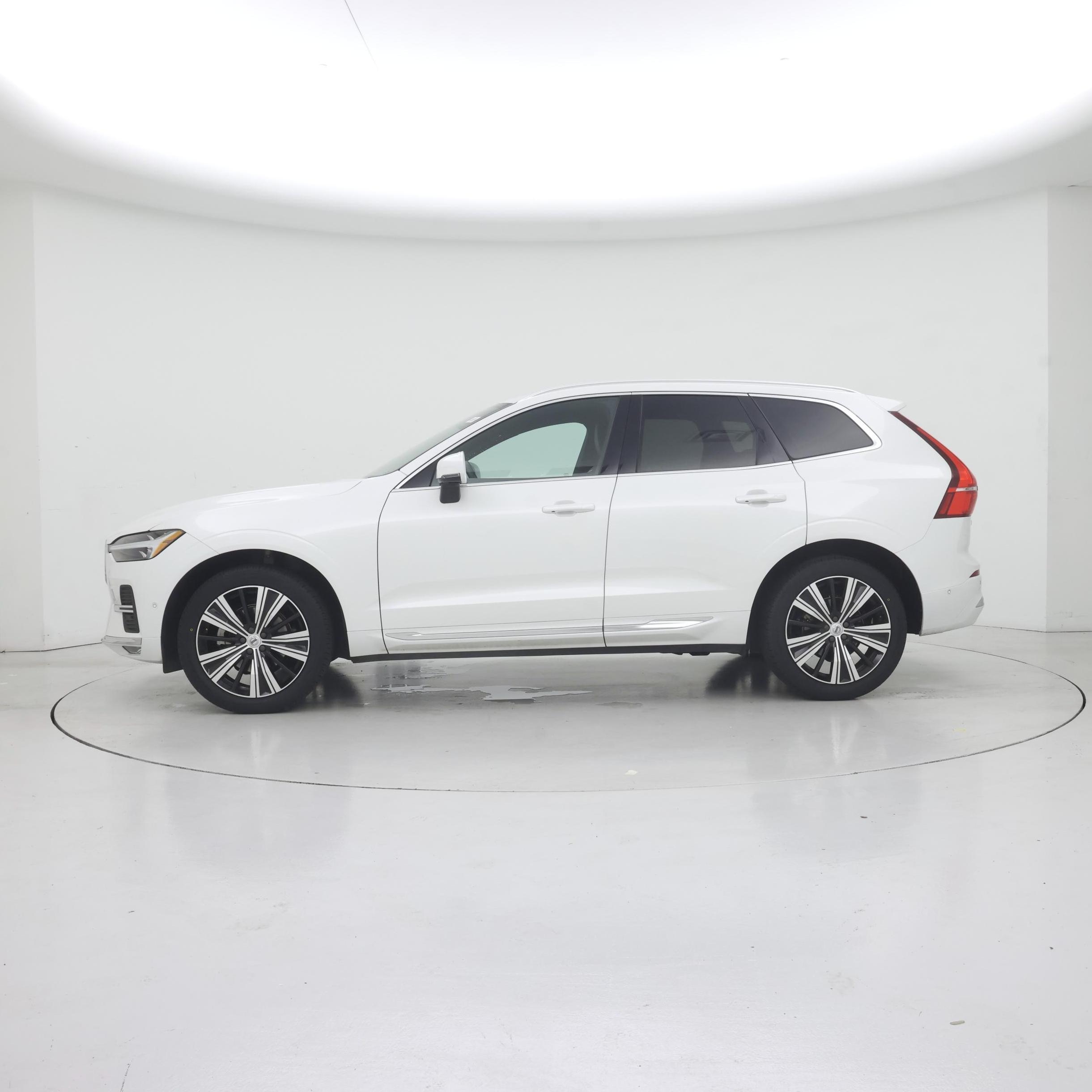 Thumbnail: 2023 Volvo XC60 - 3