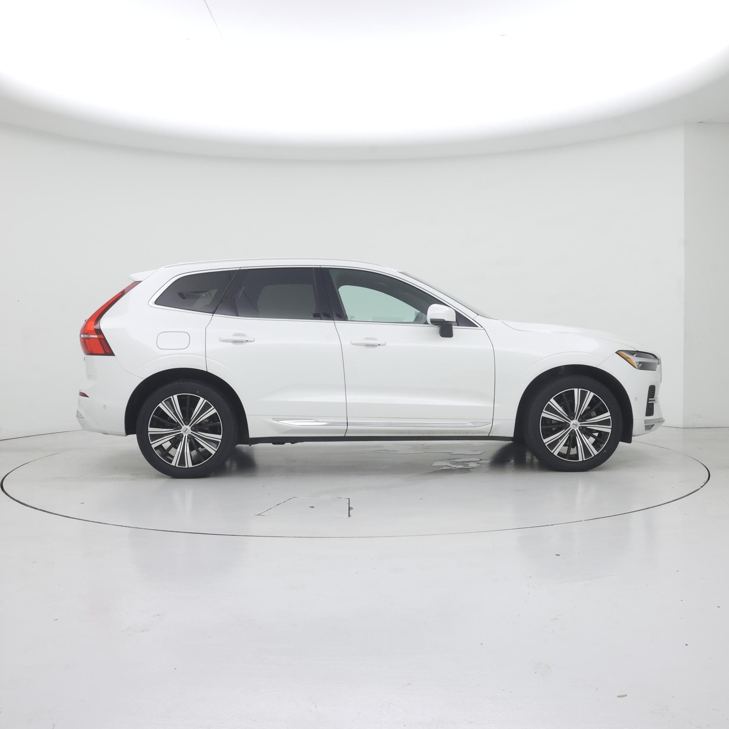 Thumbnail: 2023 Volvo XC60 - 7
