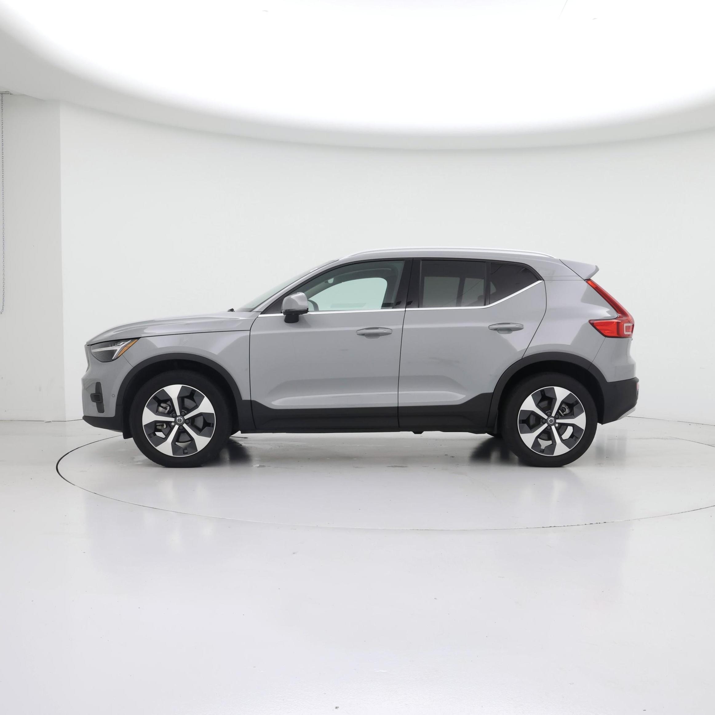 Thumbnail: 2024 Volvo XC40 - 3