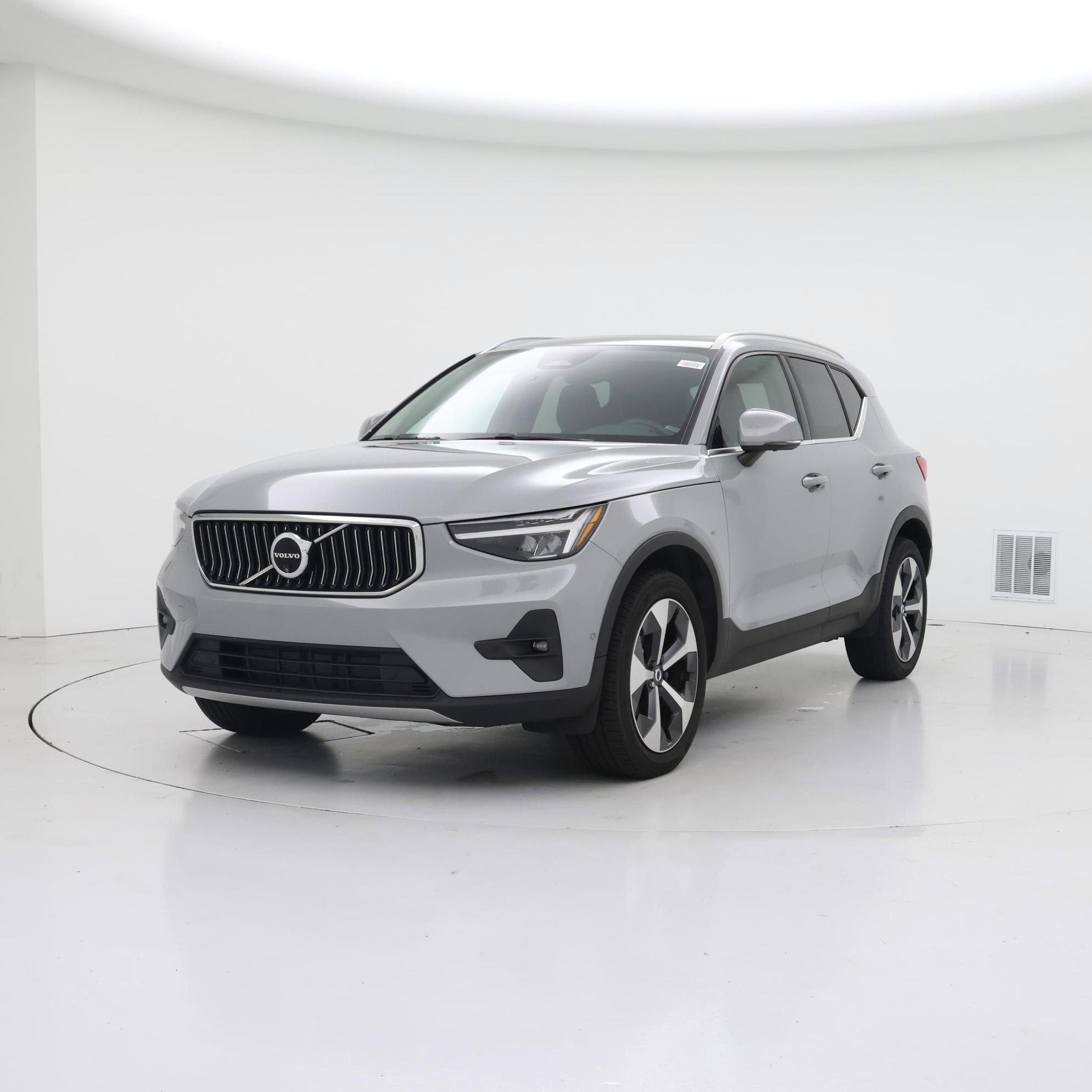 Thumbnail: 2024 Volvo XC40 - 4