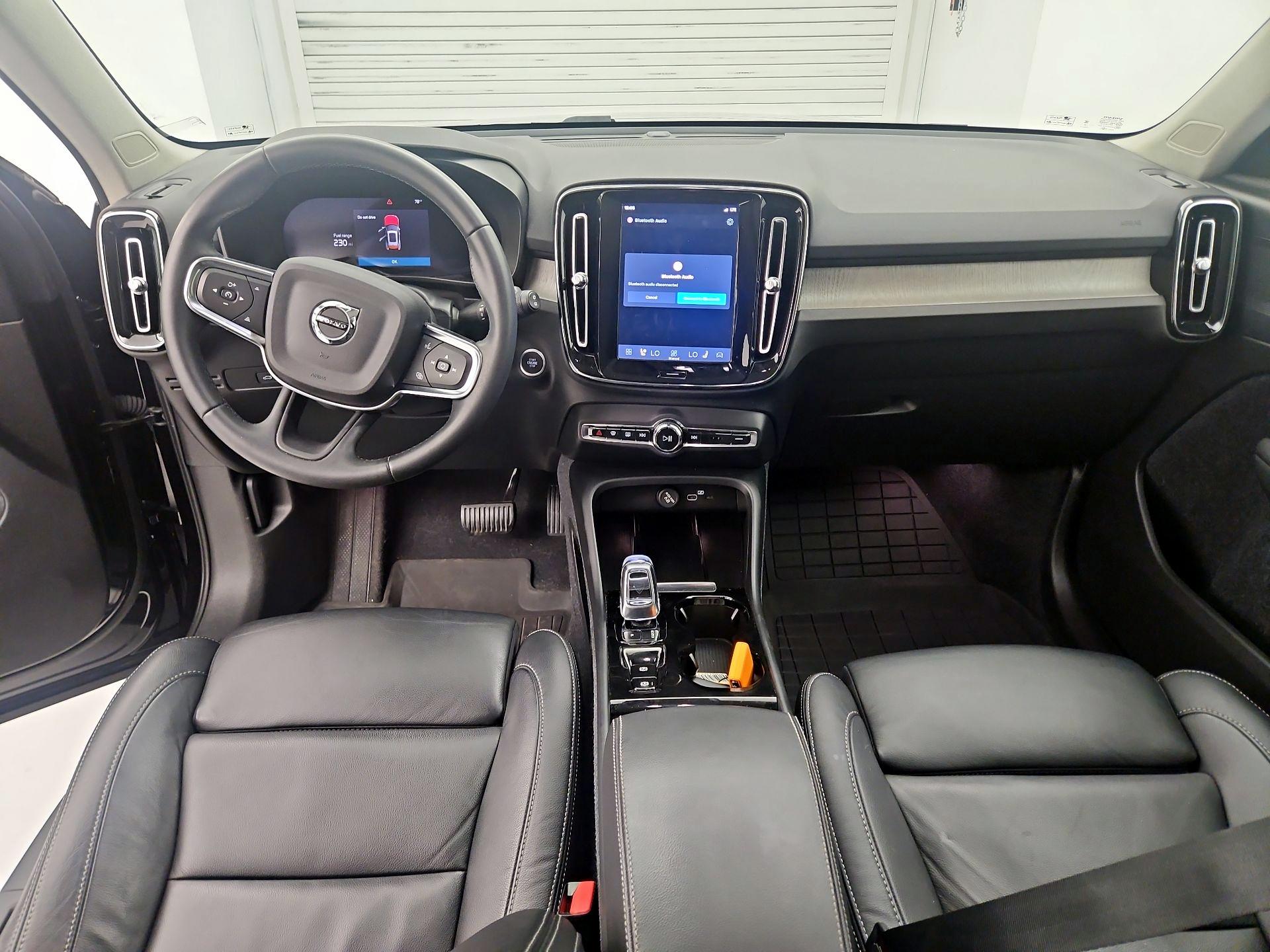 Thumbnail: 2023 Volvo XC40 - 9