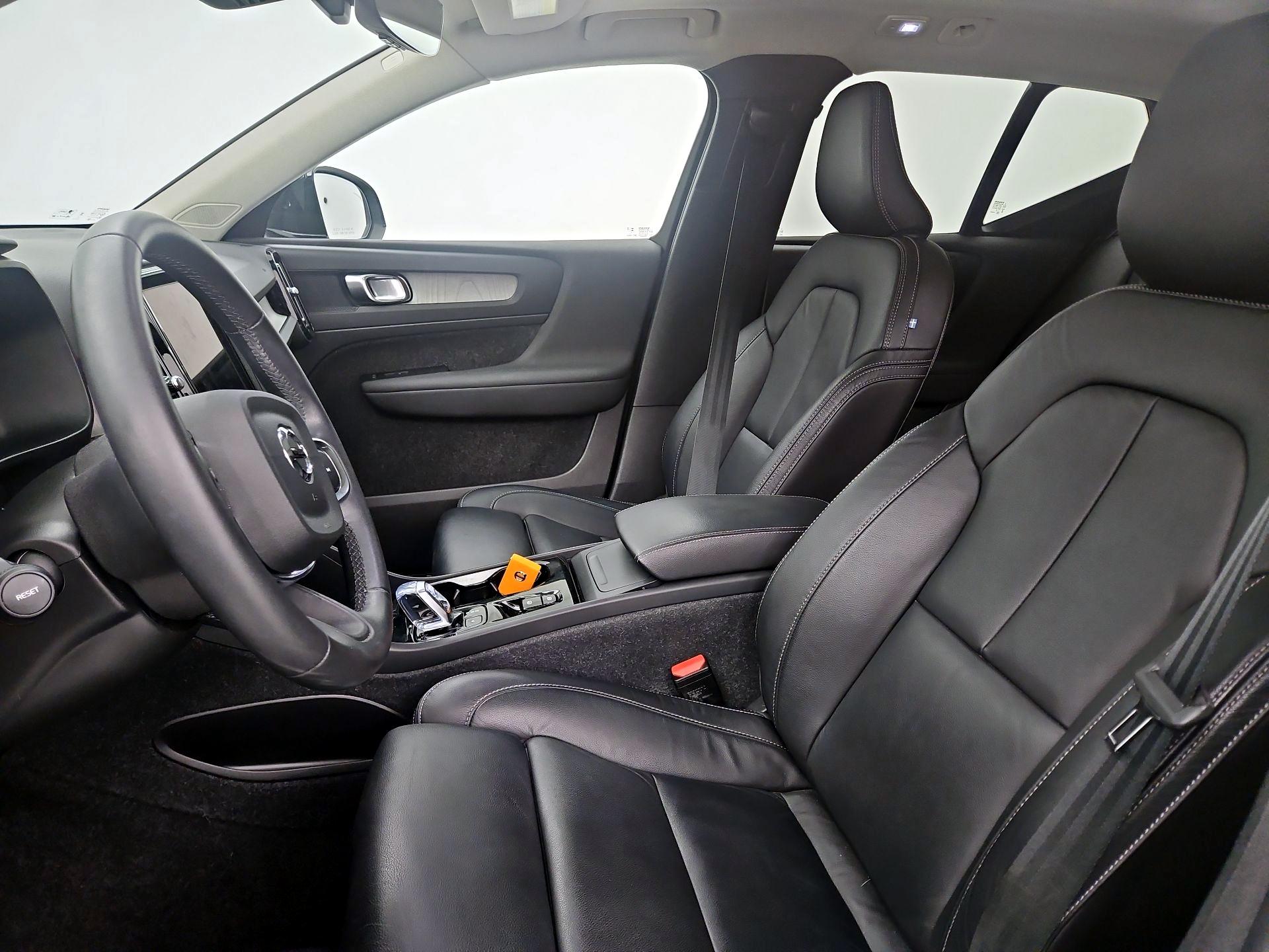 Thumbnail: 2023 Volvo XC40 - 11