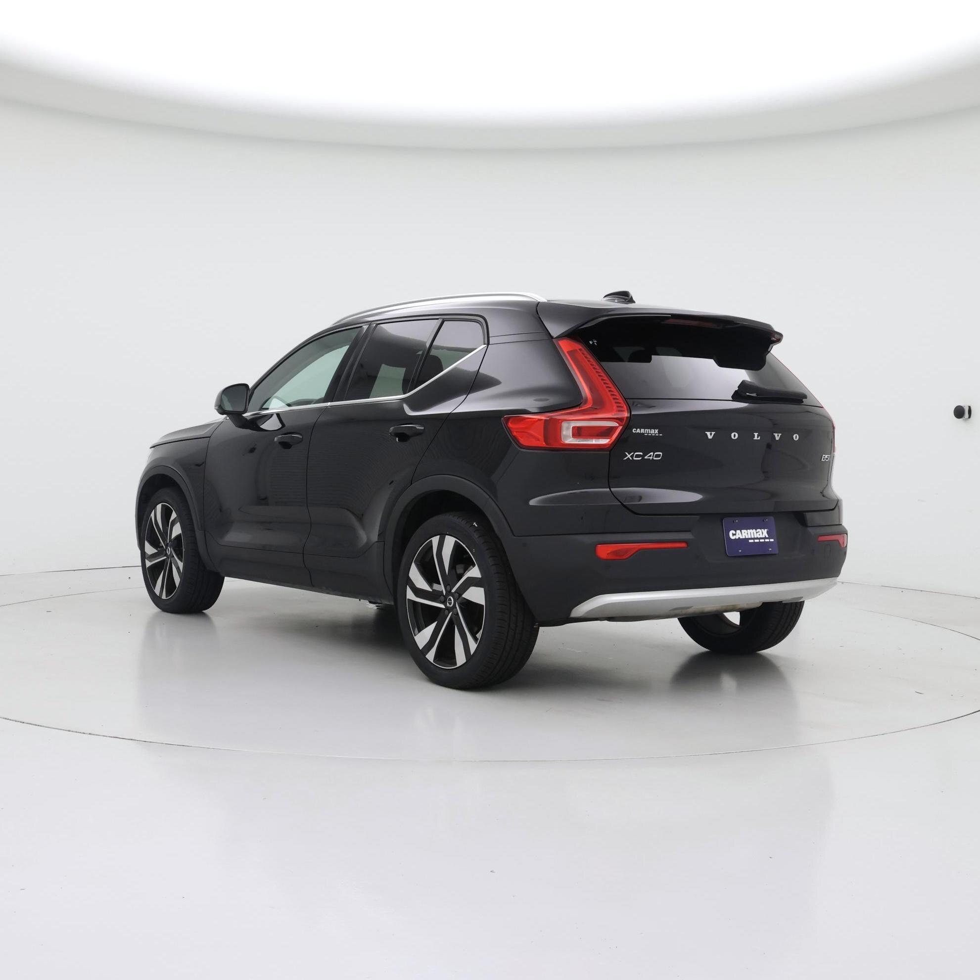 Thumbnail: 2023 Volvo XC40 - 2