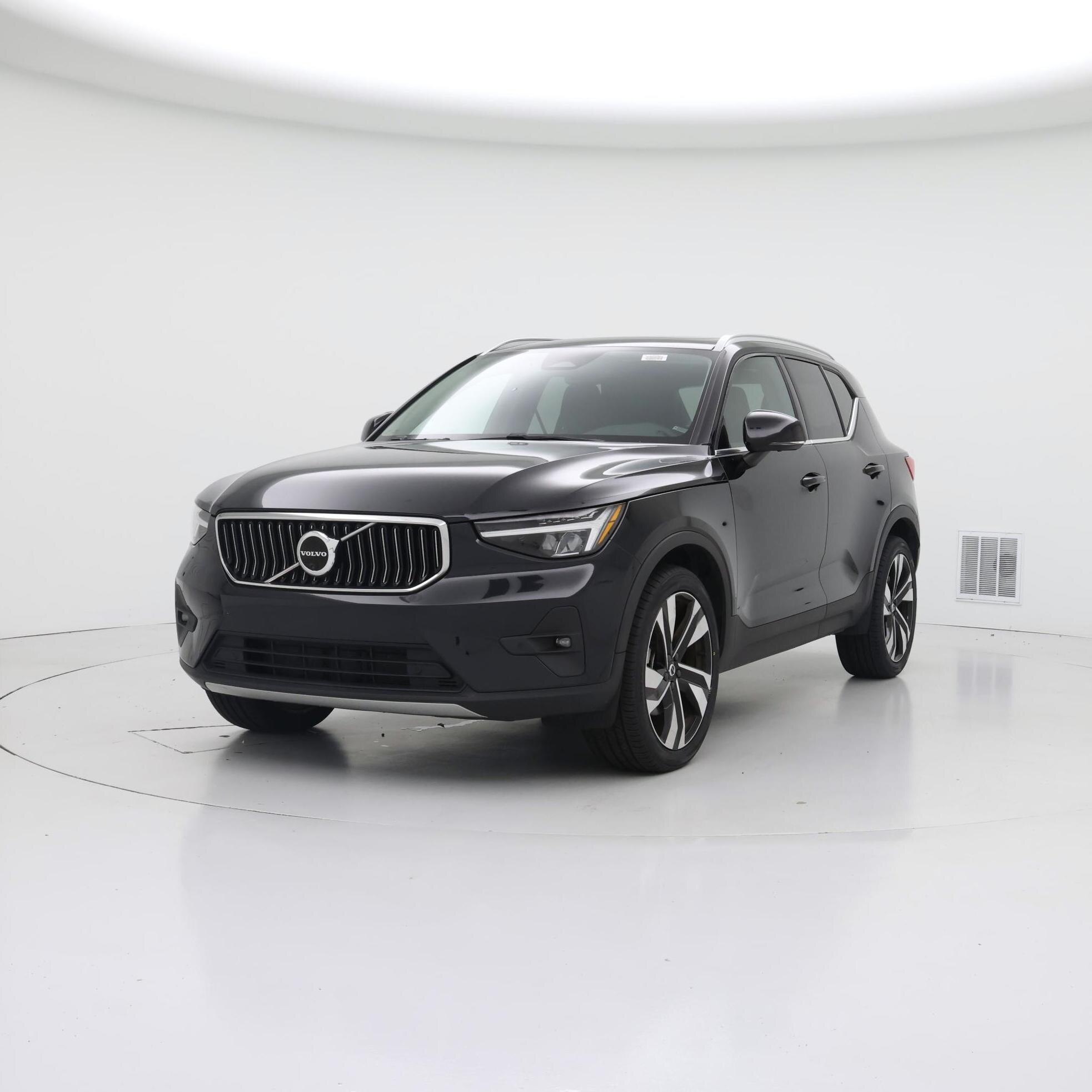 Thumbnail: 2023 Volvo XC40 - 4
