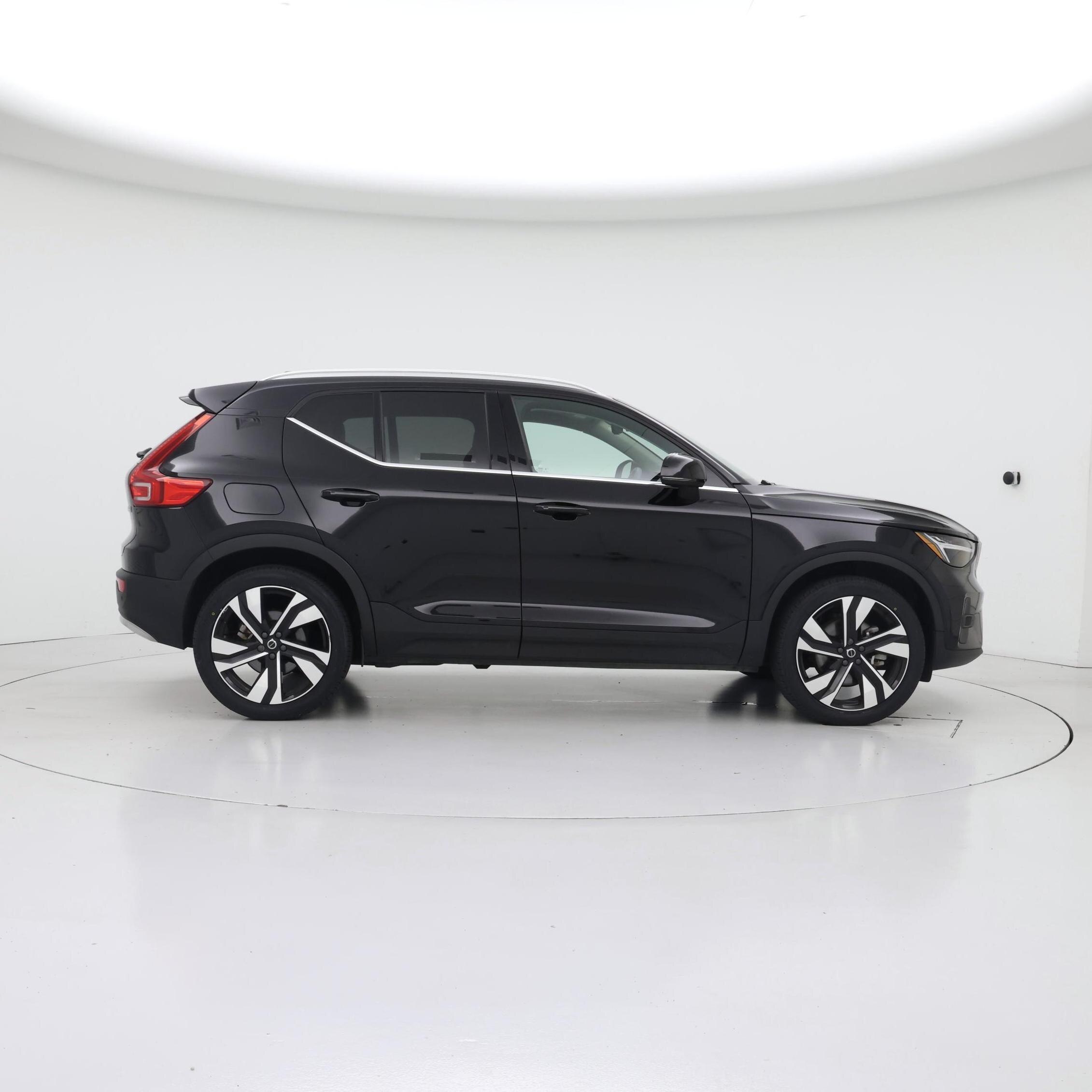 Thumbnail: 2023 Volvo XC40 - 7
