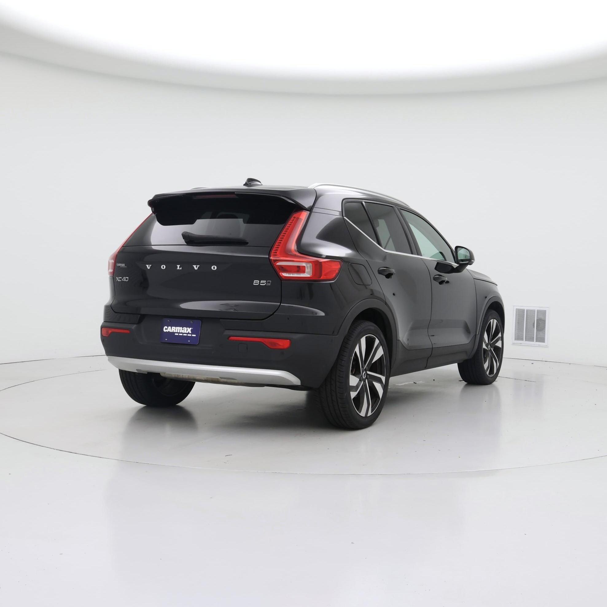Thumbnail: 2023 Volvo XC40 - 8