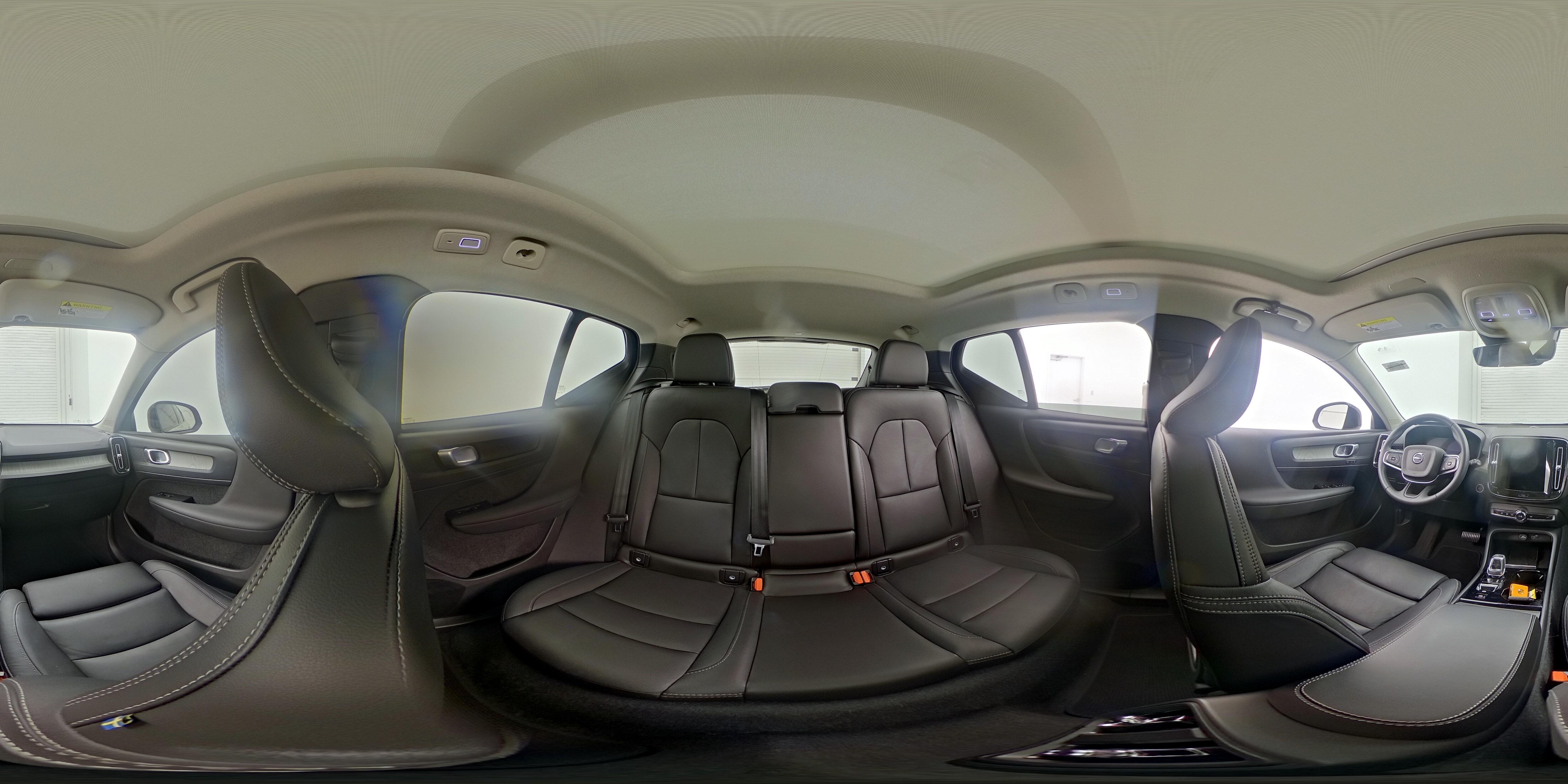 2024 Volvo XC40 Plus - Photo 27