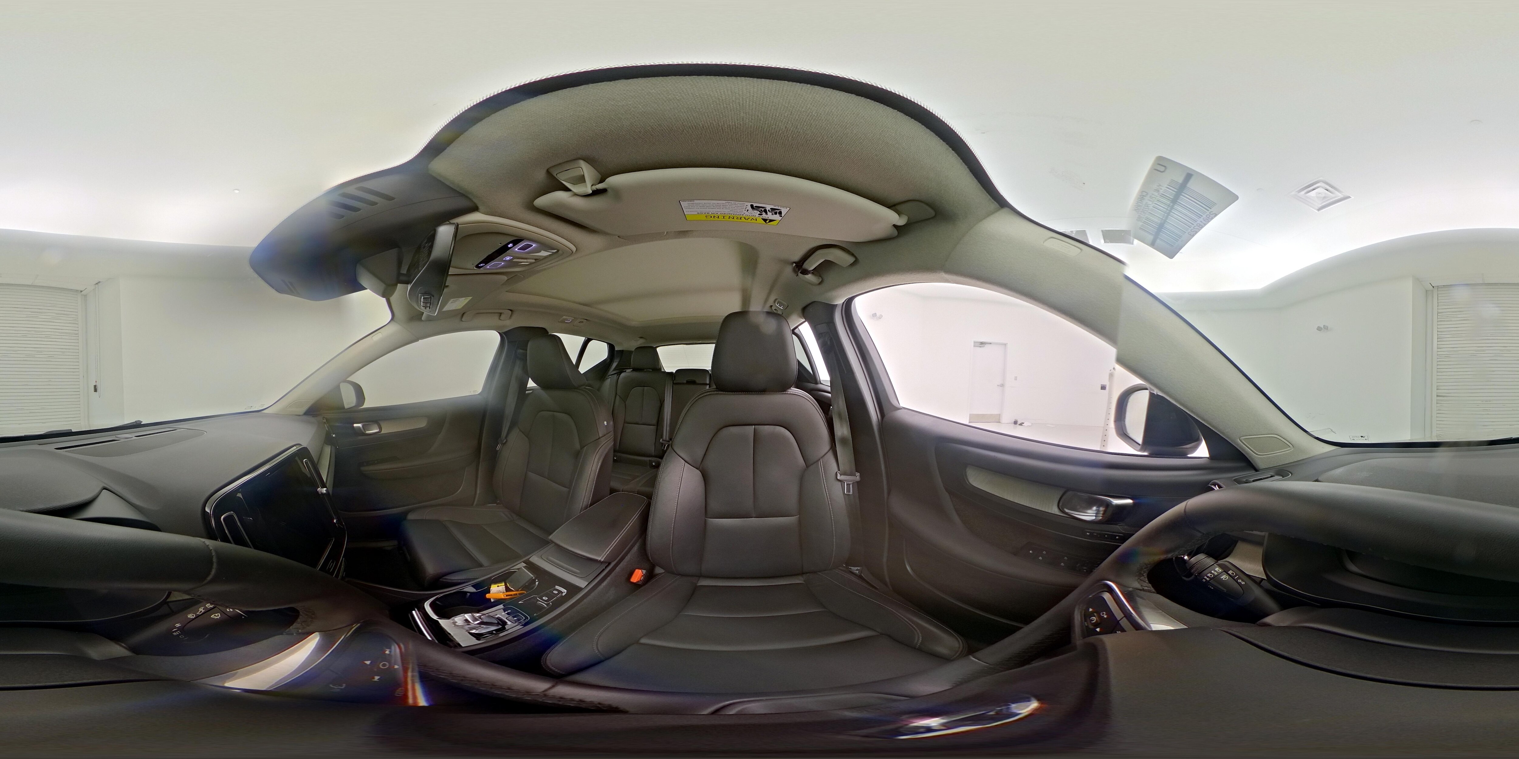 2024 Volvo XC40 Plus - Photo 28