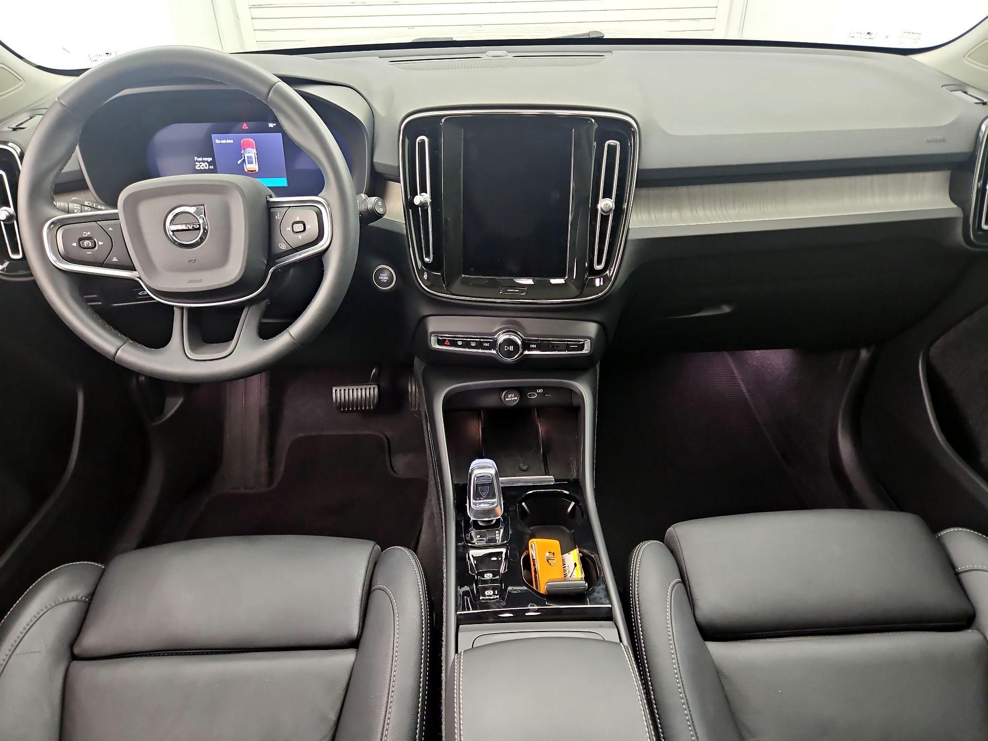 Thumbnail: 2024 Volvo XC40 - 9