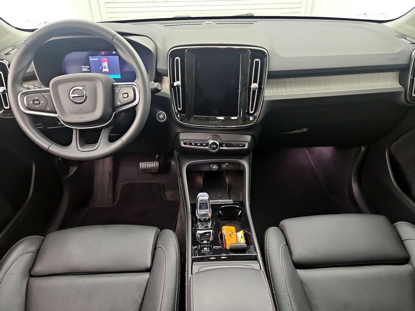 2024 Volvo XC40 Plus - Photo 10