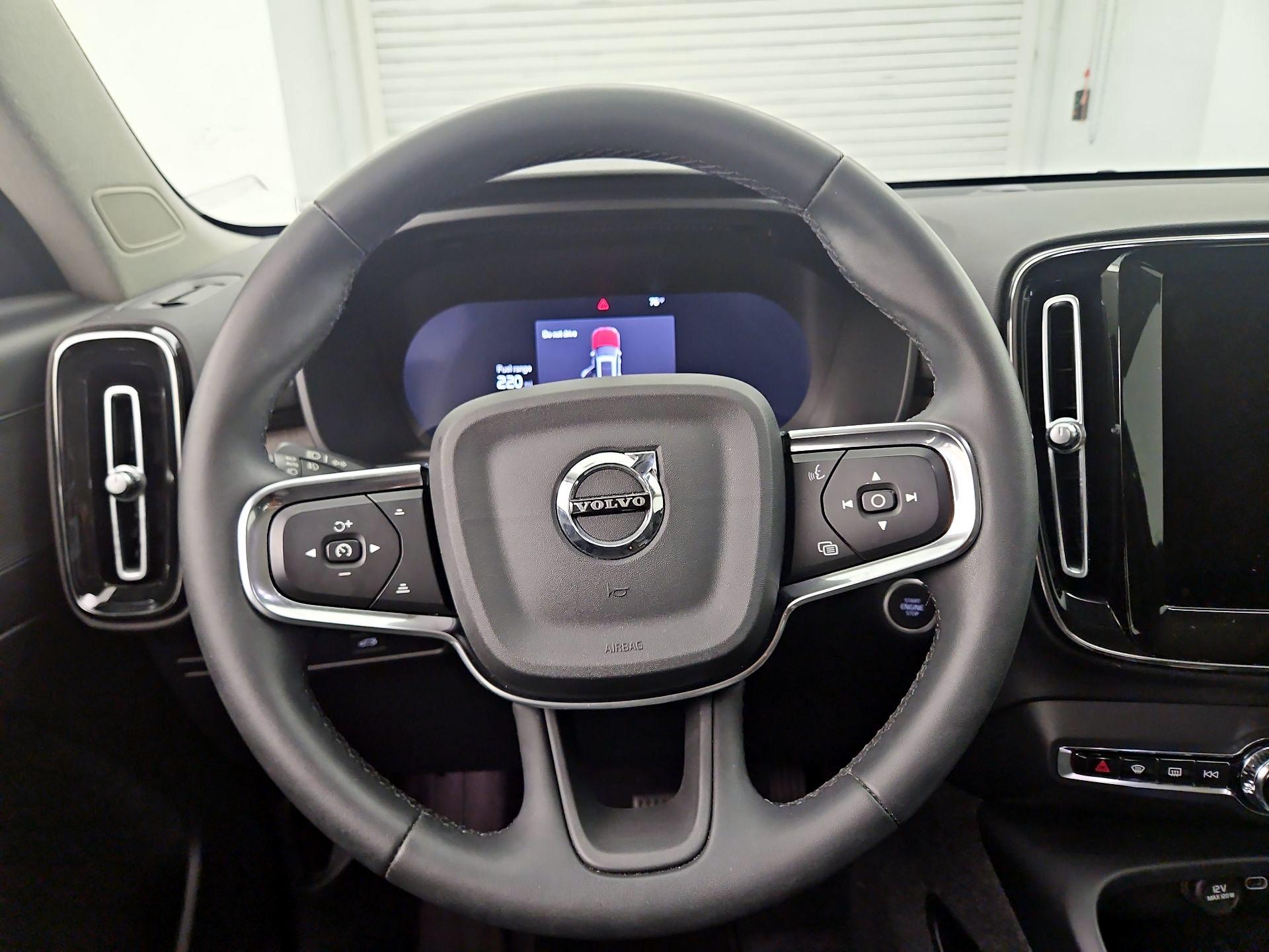 Thumbnail: 2024 Volvo XC40 - 10