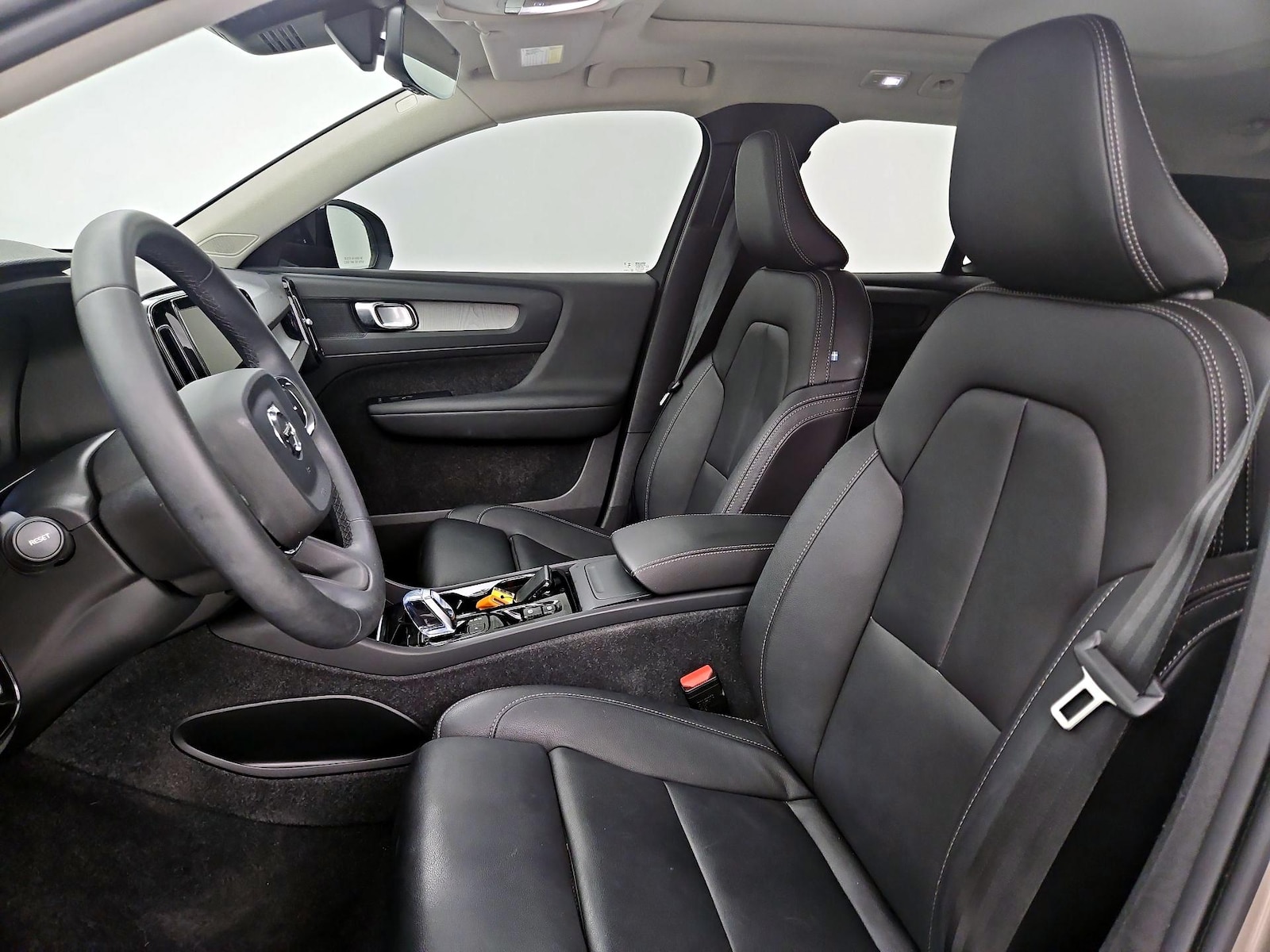 2024 Volvo XC40 Plus - Photo 12