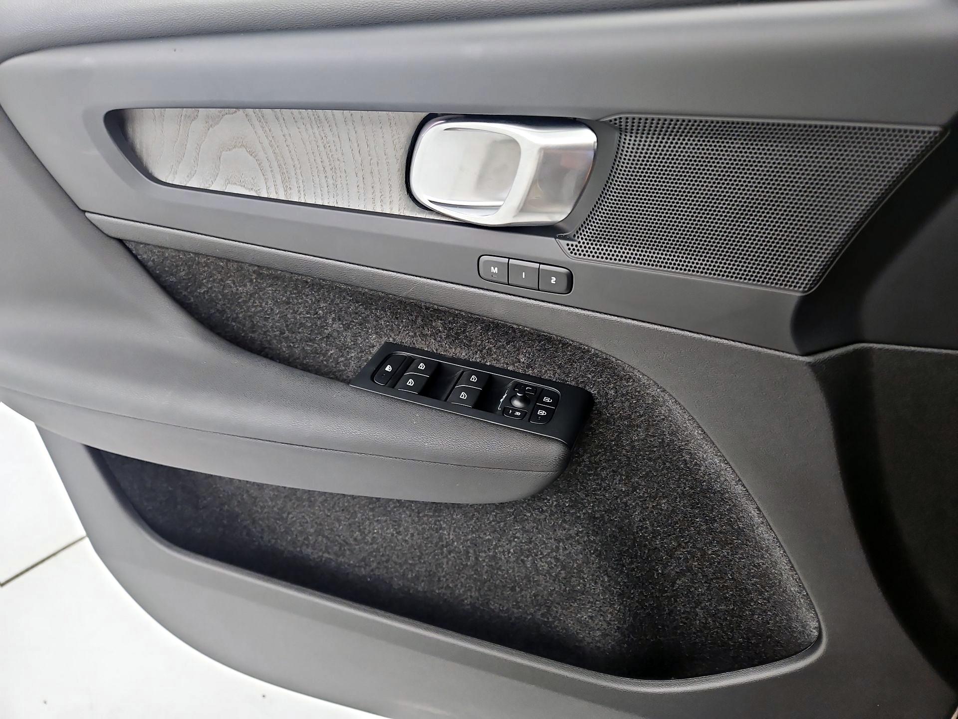 Thumbnail: 2024 Volvo XC40 - 12