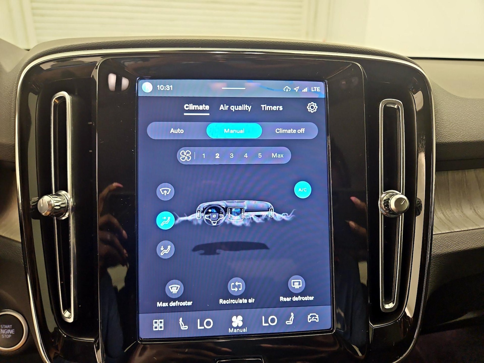 2024 Volvo XC40 Plus - Photo 18