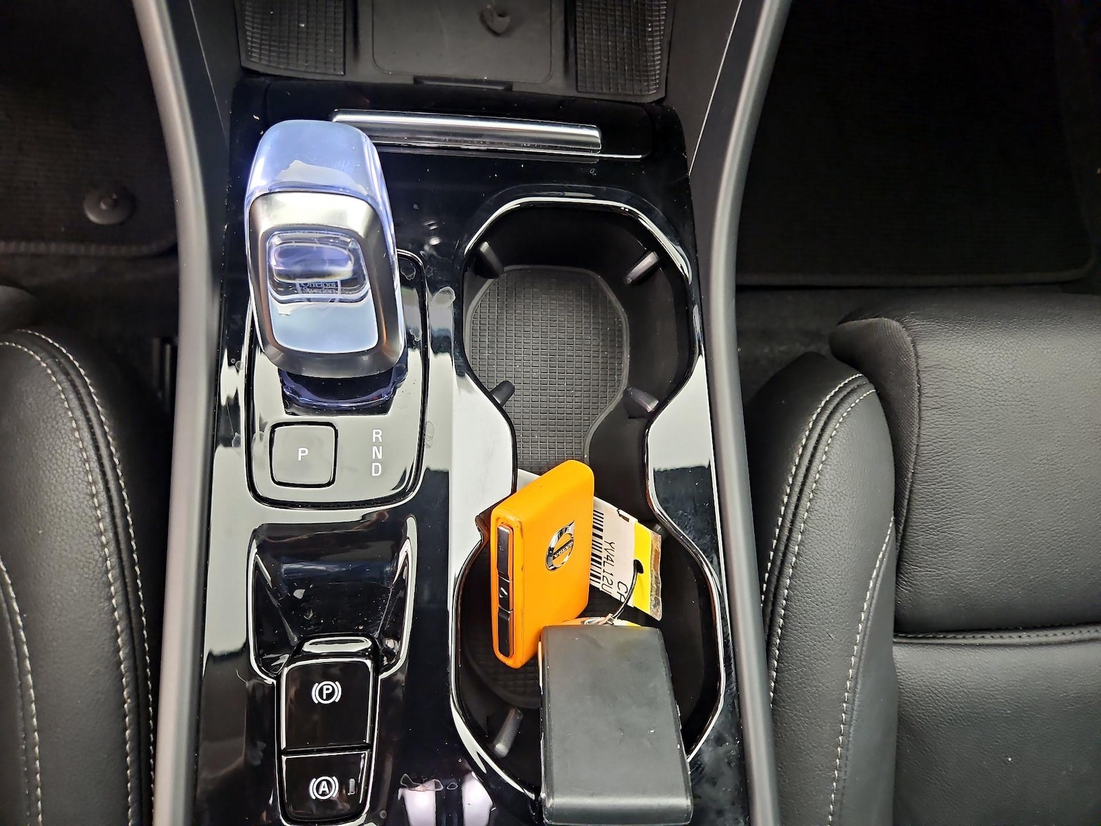 2024 Volvo XC40 Plus - Photo 19