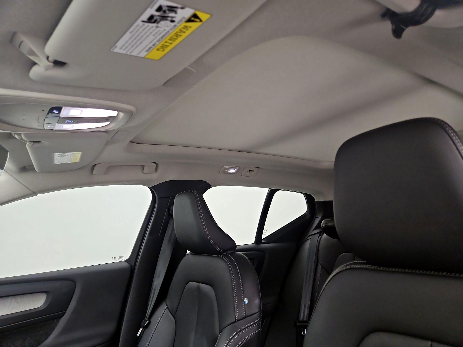 Thumbnail: 2024 Volvo XC40 - 20