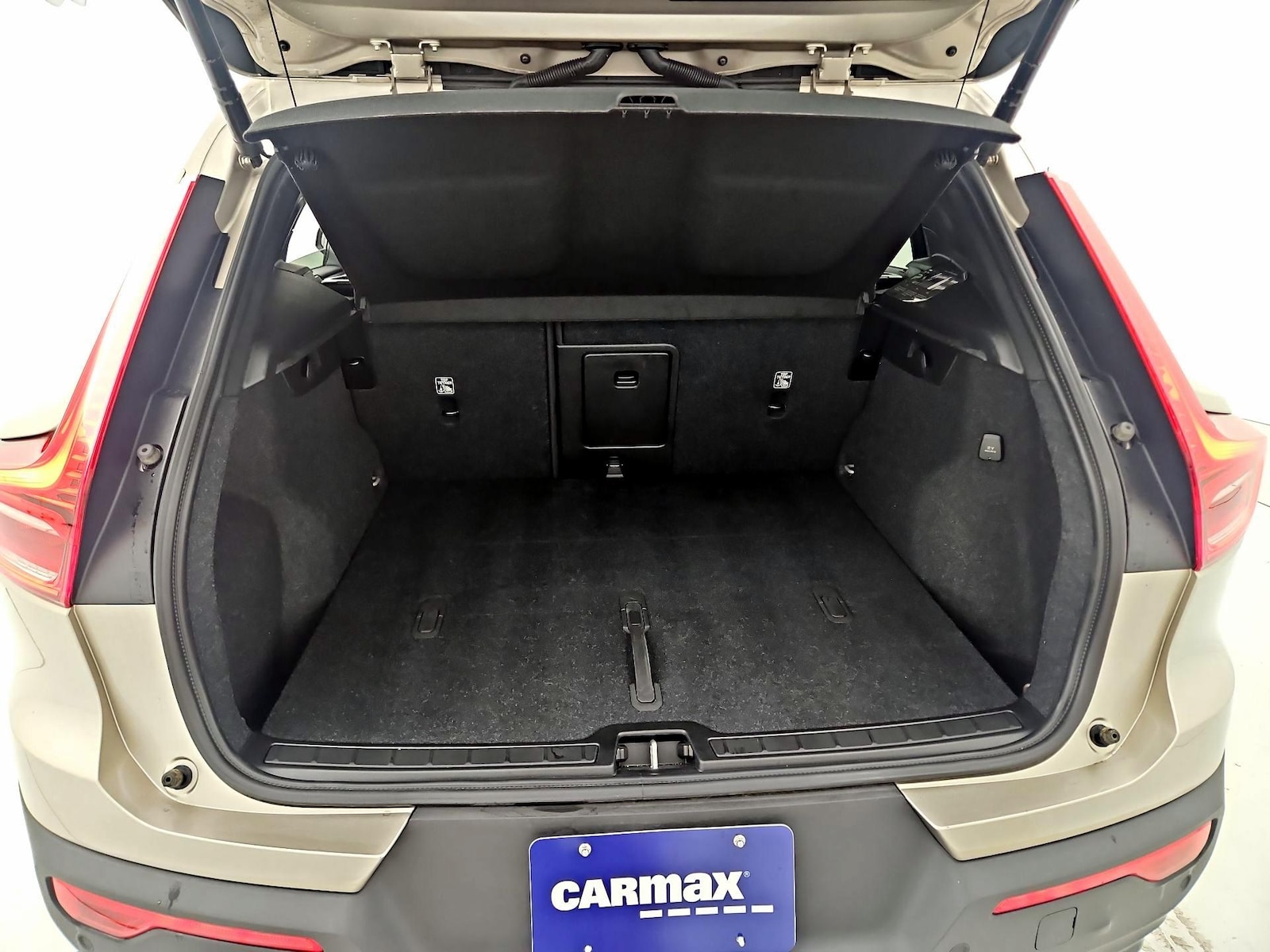 2024 Volvo XC40 Plus - Photo 23