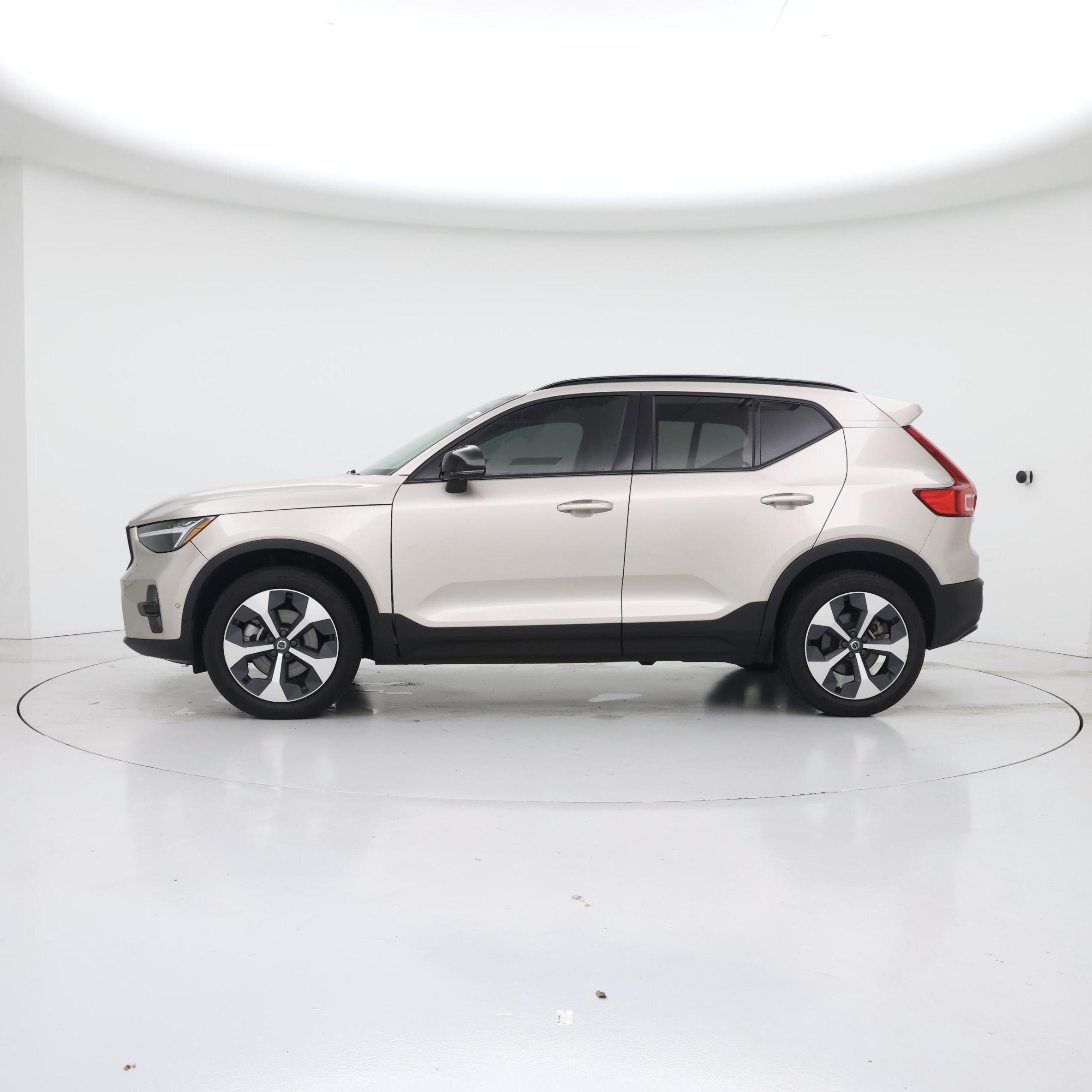 Thumbnail: 2024 Volvo XC40 - 3
