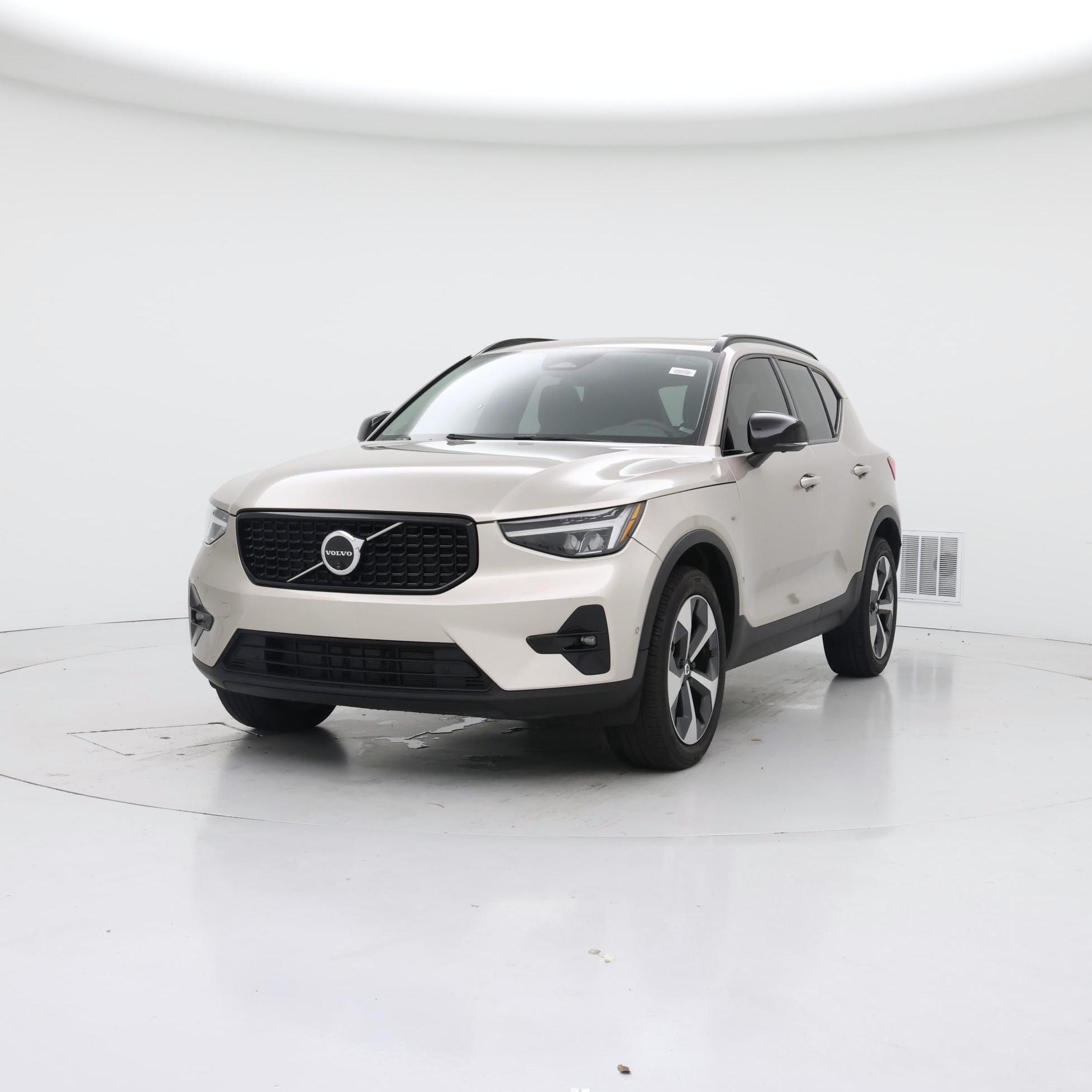 Thumbnail: 2024 Volvo XC40 - 4