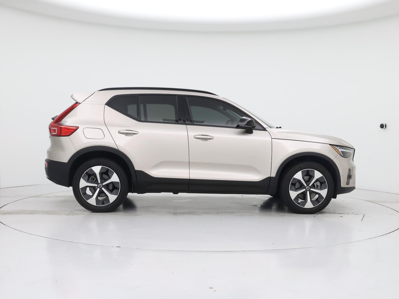 2024 Volvo XC40 Plus - Photo 8