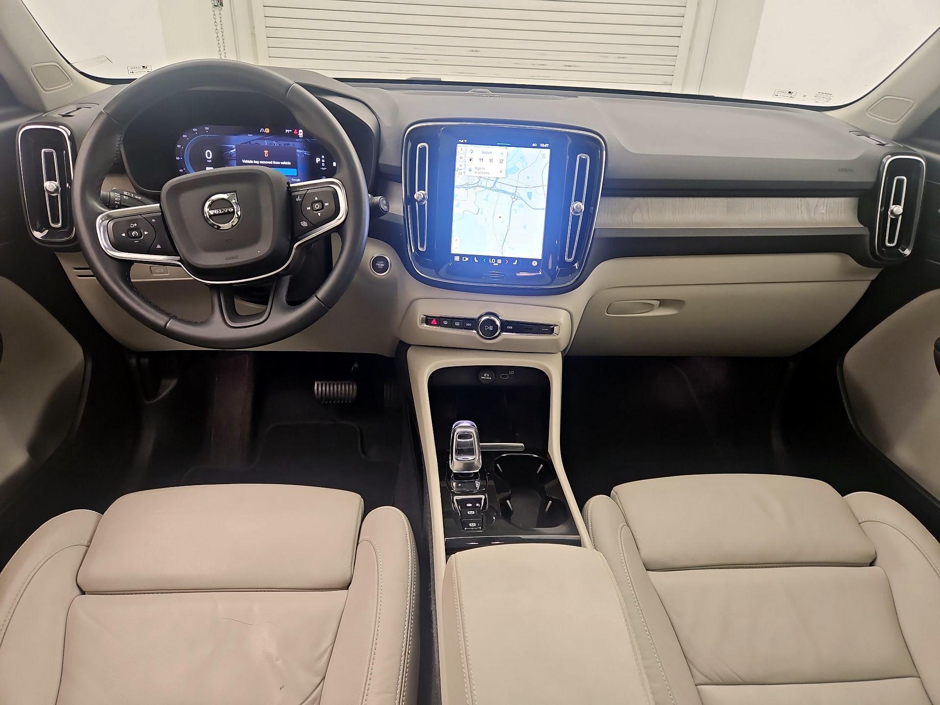 Thumbnail: 2023 Volvo XC40 - 9
