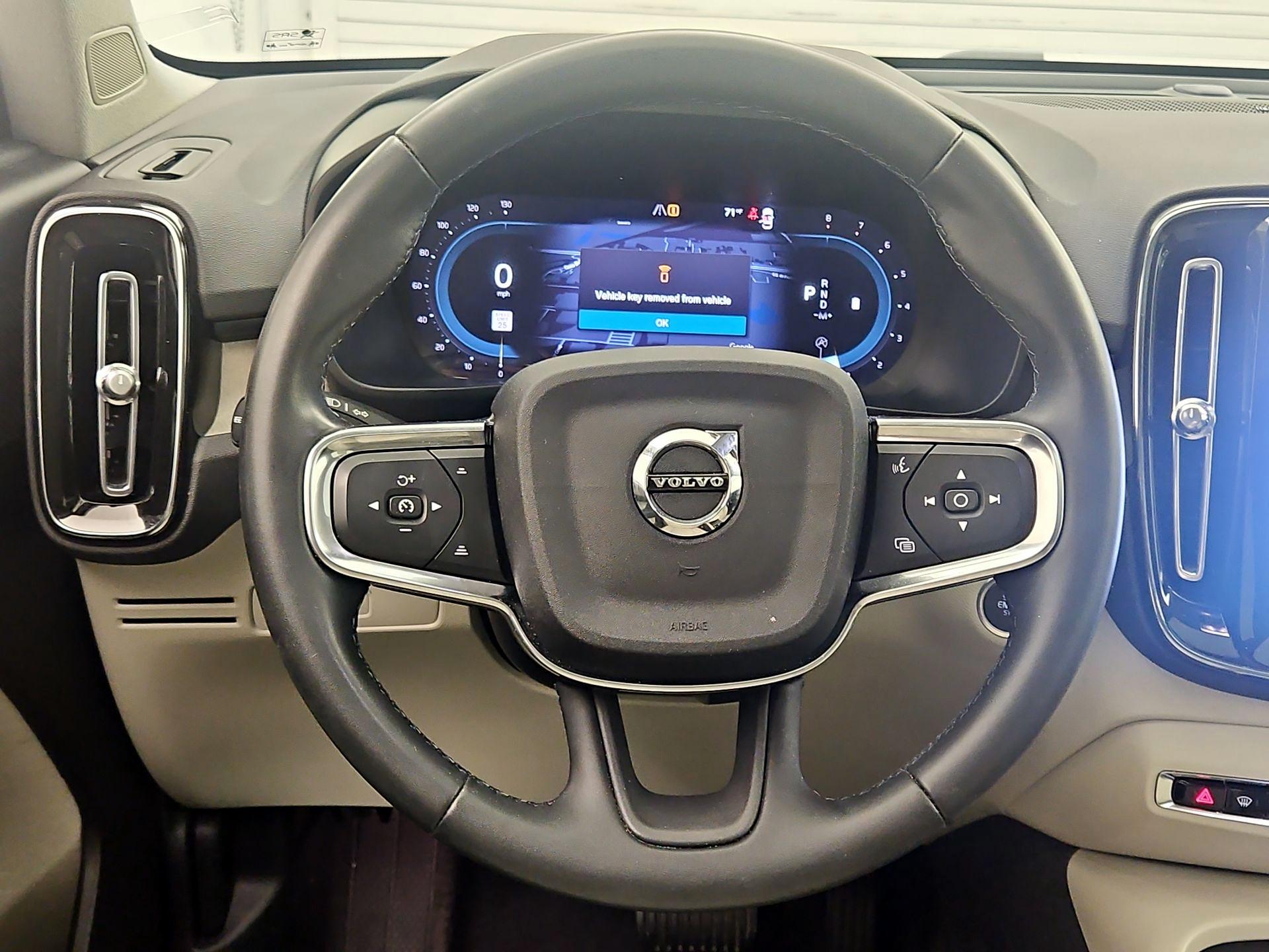 Thumbnail: 2023 Volvo XC40 - 10