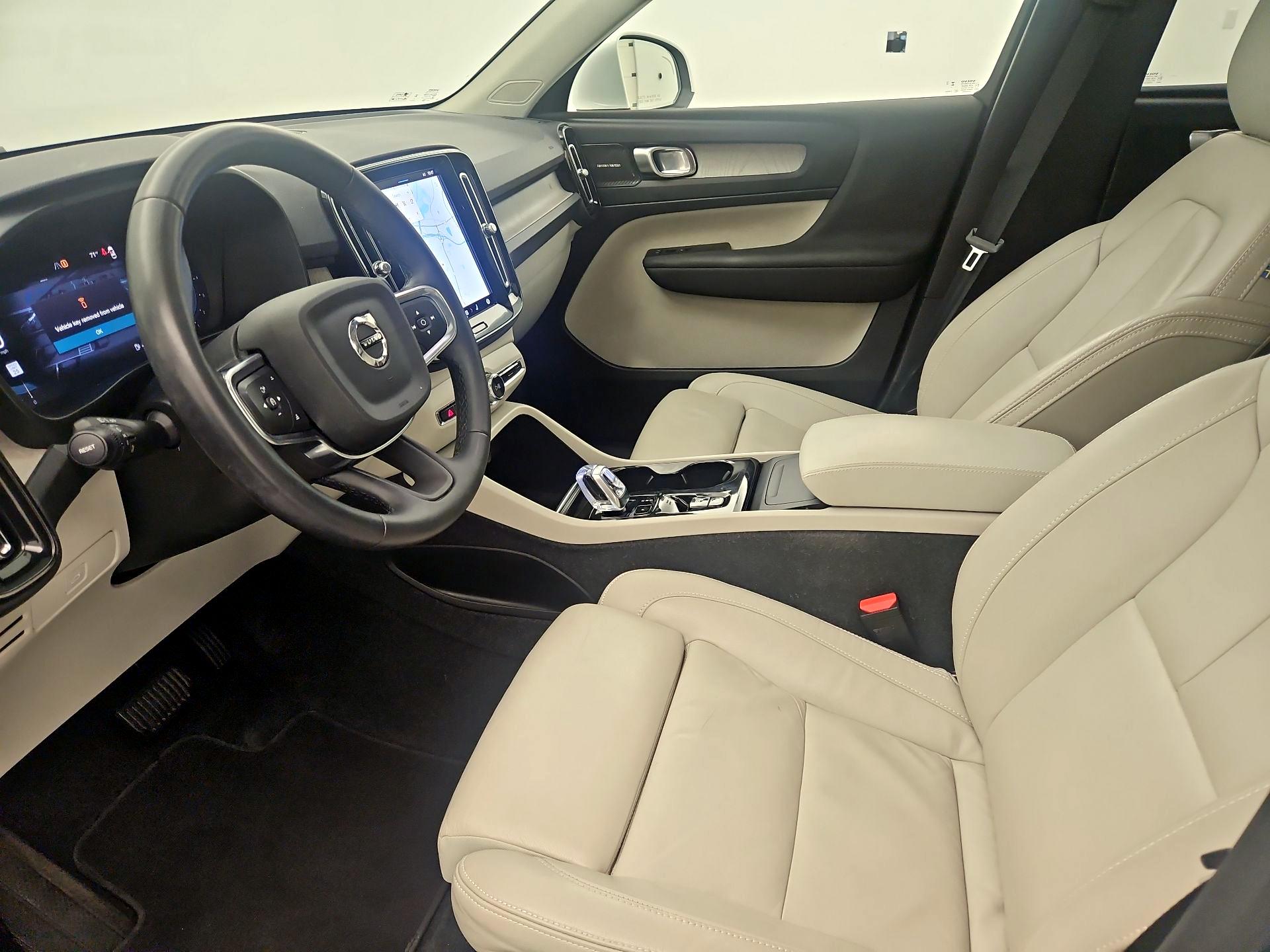 Thumbnail: 2023 Volvo XC40 - 11