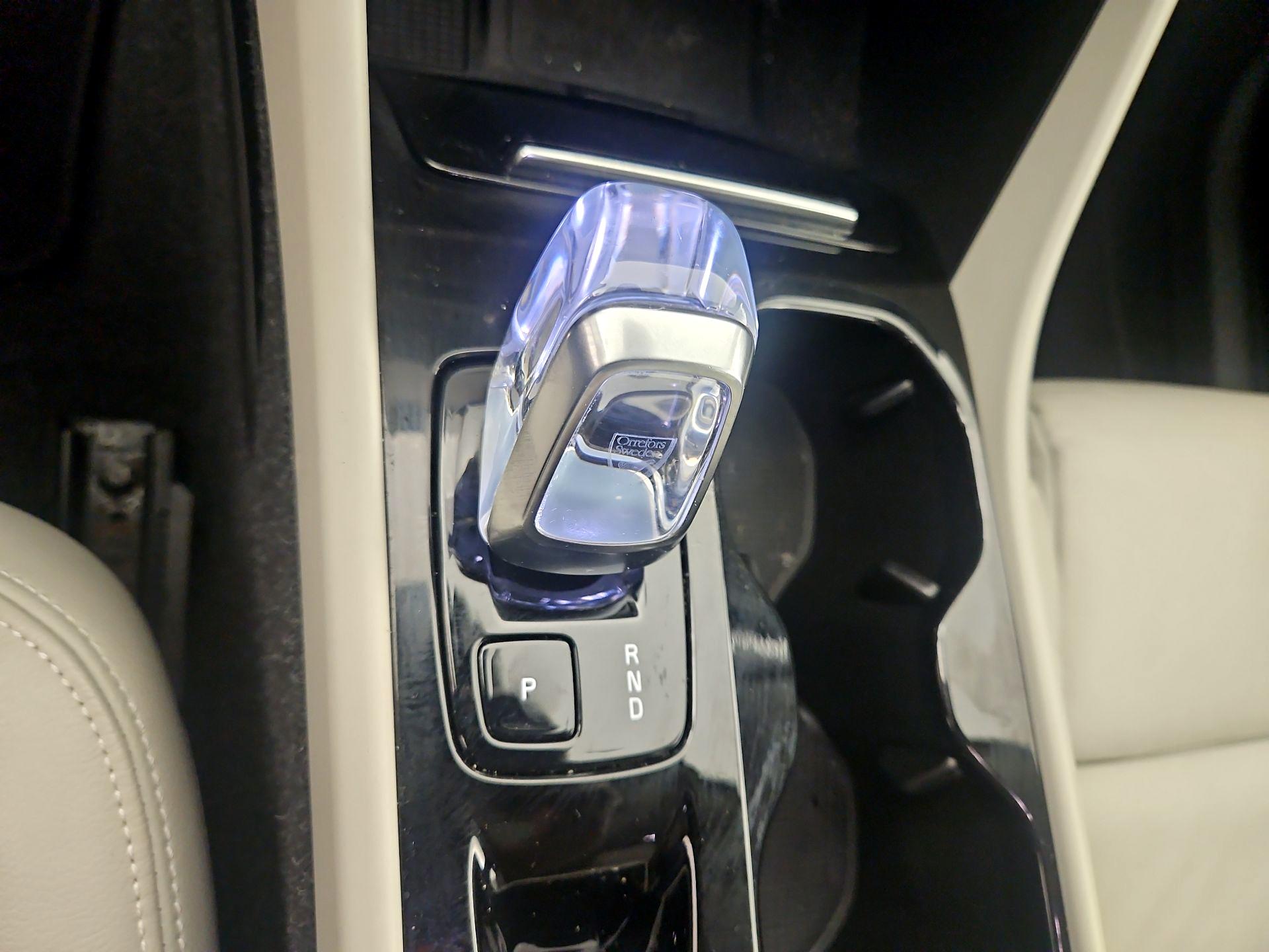 Thumbnail: 2023 Volvo XC40 - 18