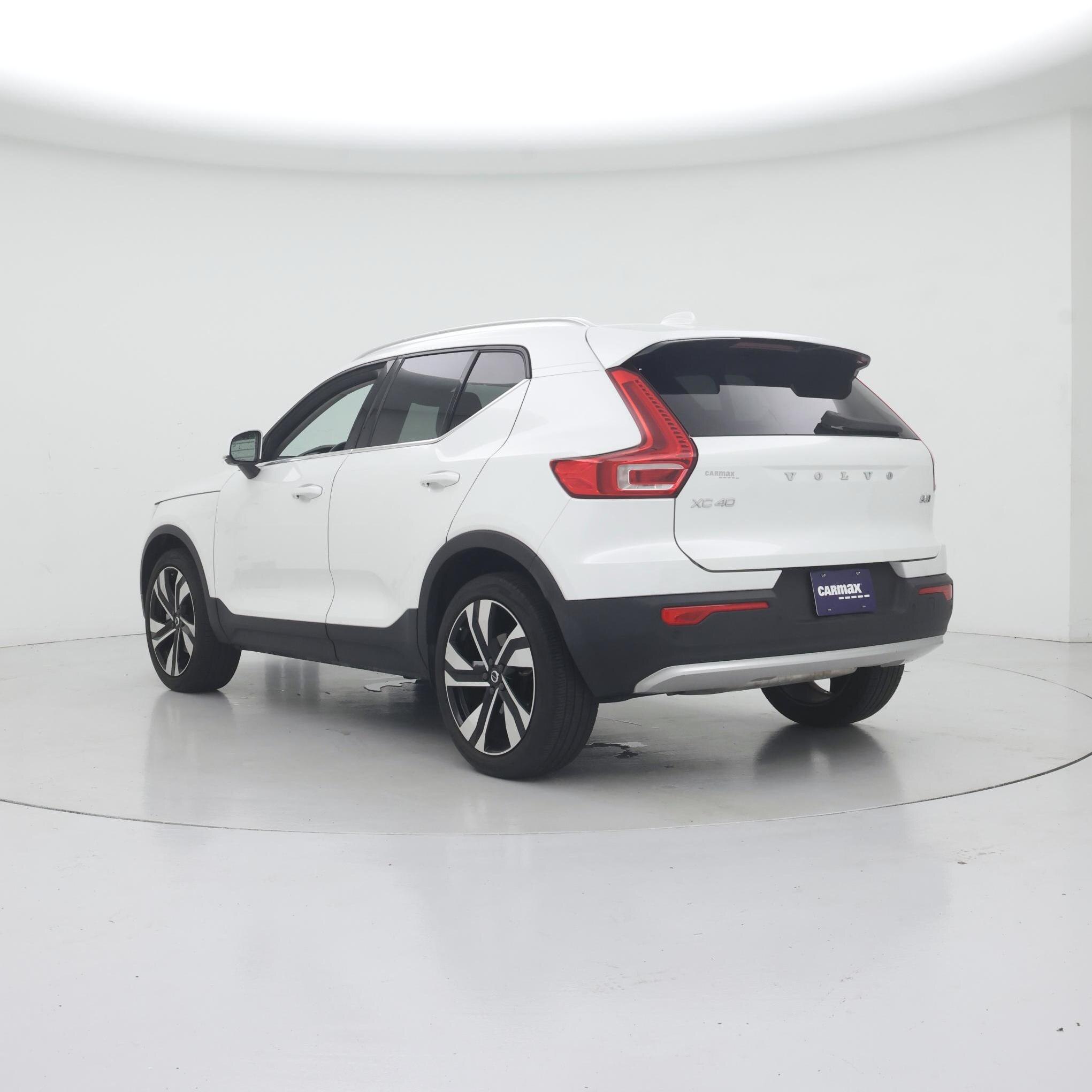 Thumbnail: 2023 Volvo XC40 - 2