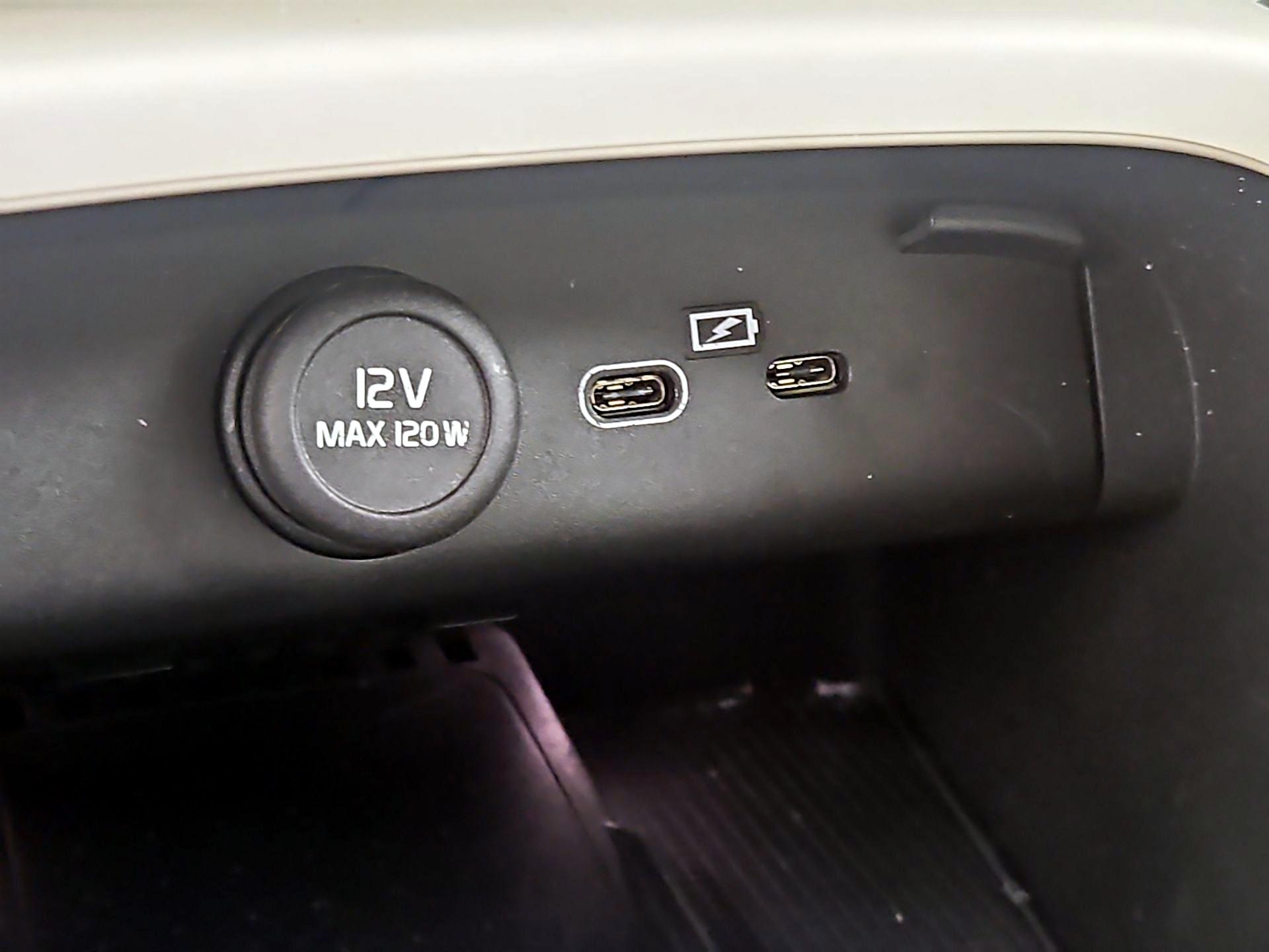 Thumbnail: 2023 Volvo XC40 - 19