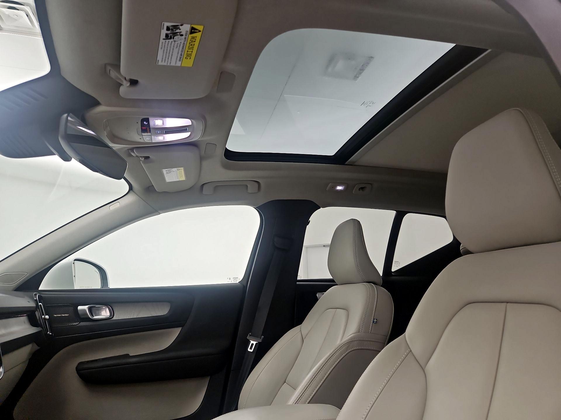 Thumbnail: 2023 Volvo XC40 - 20