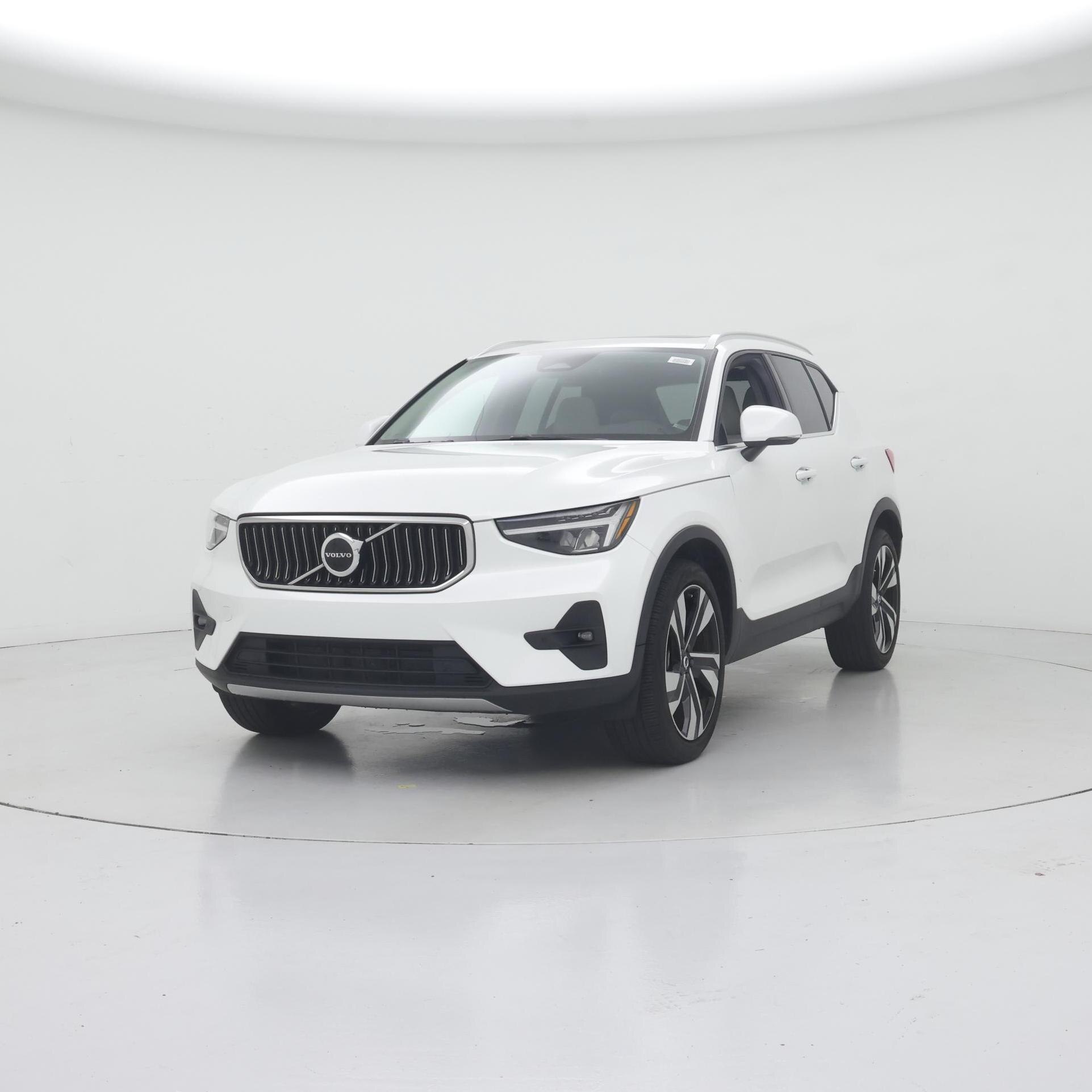 Thumbnail: 2023 Volvo XC40 - 4