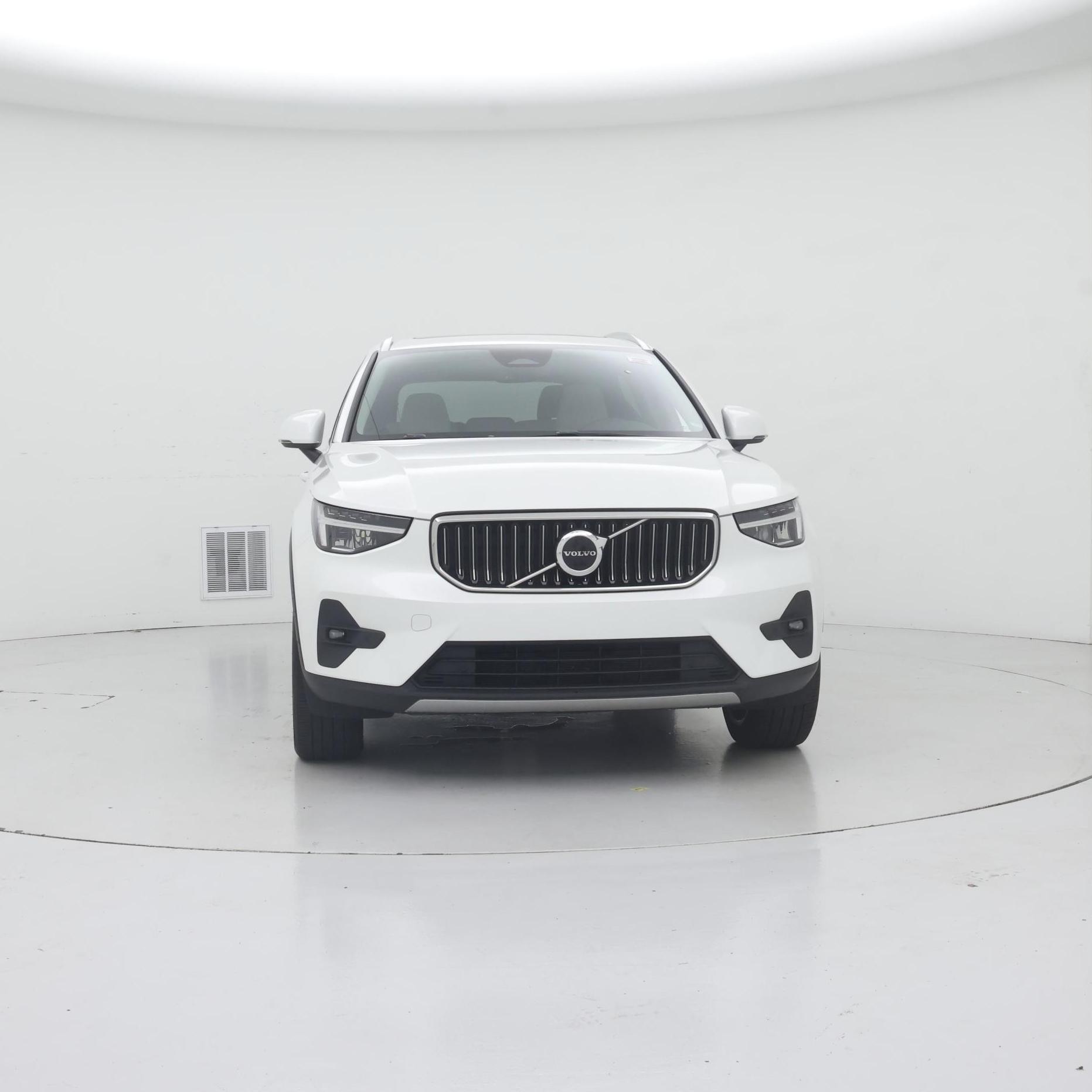 Thumbnail: 2023 Volvo XC40 - 5