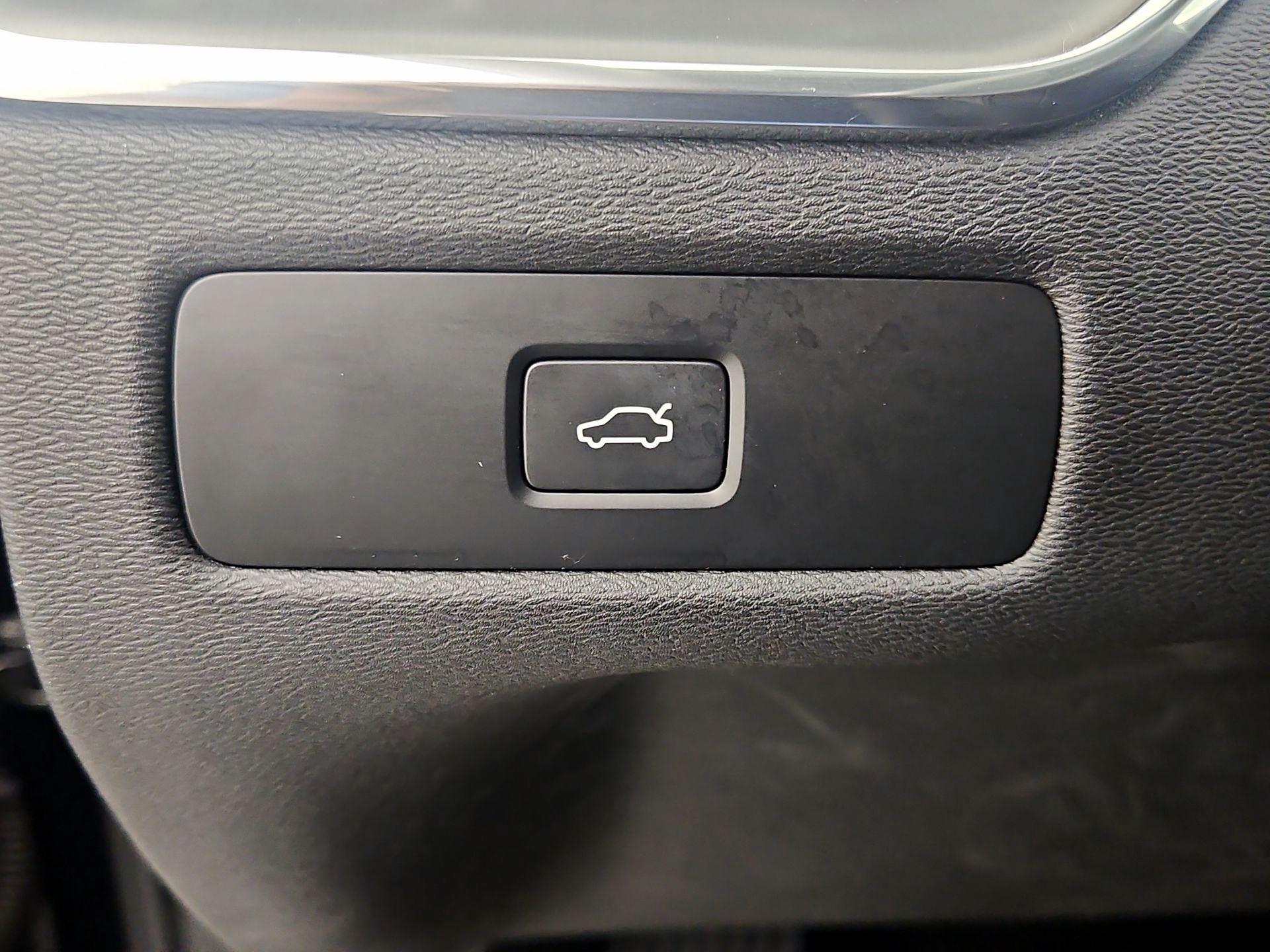Thumbnail: 2024 Volvo XC60 - 13