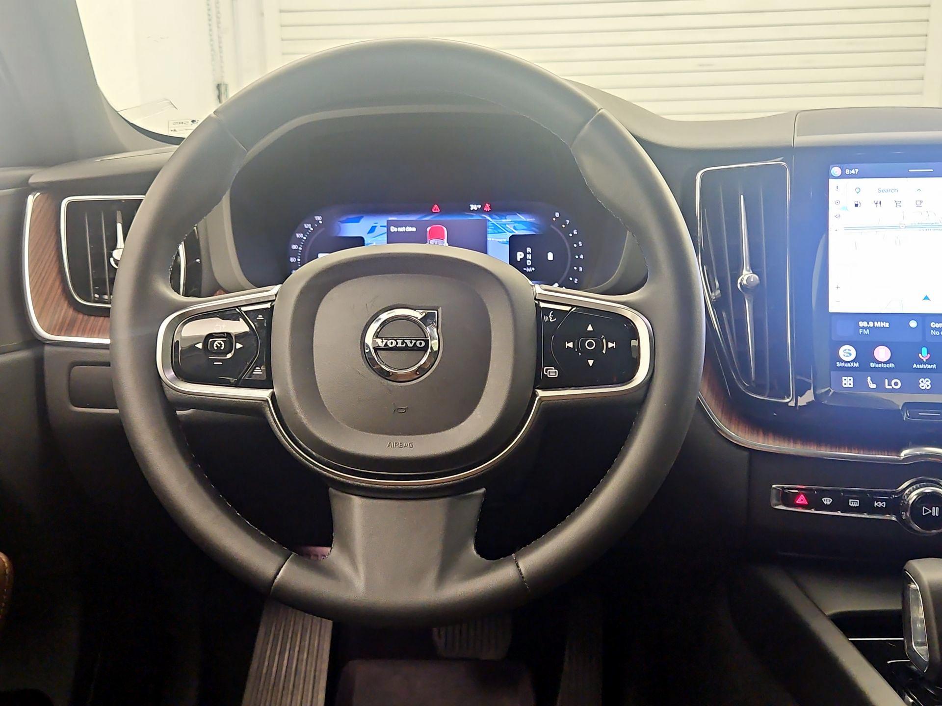 Thumbnail: 2023 Volvo XC60 - 10