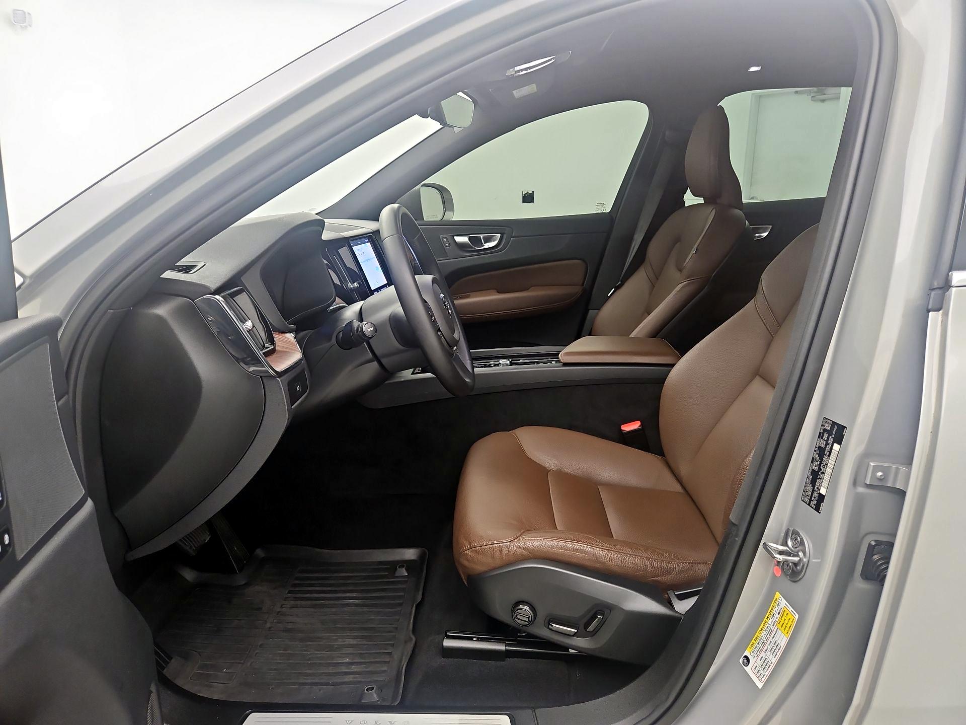Thumbnail: 2023 Volvo XC60 - 11
